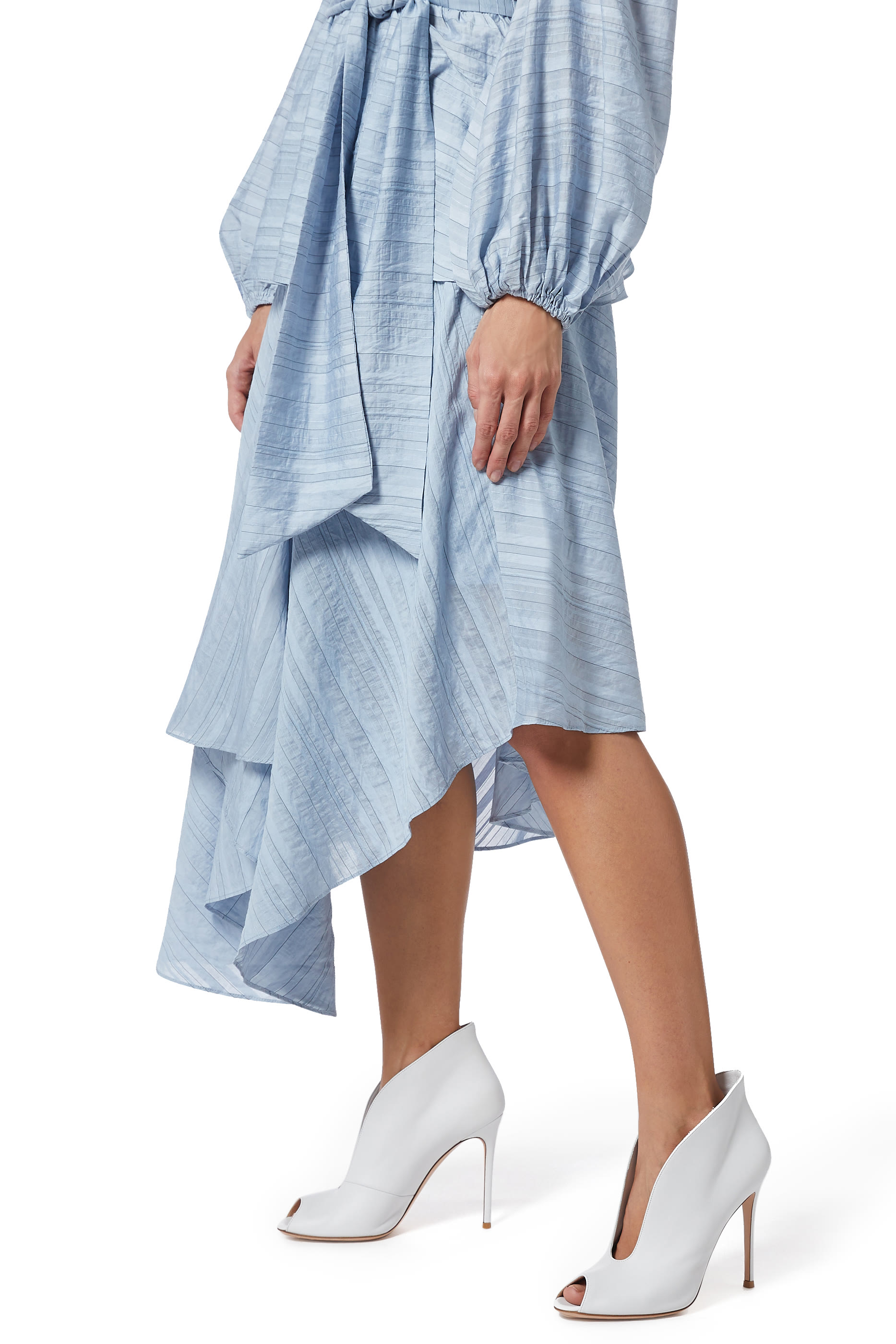 حذاء جلد فوق الكاحل بتصميم مقوس أبيض