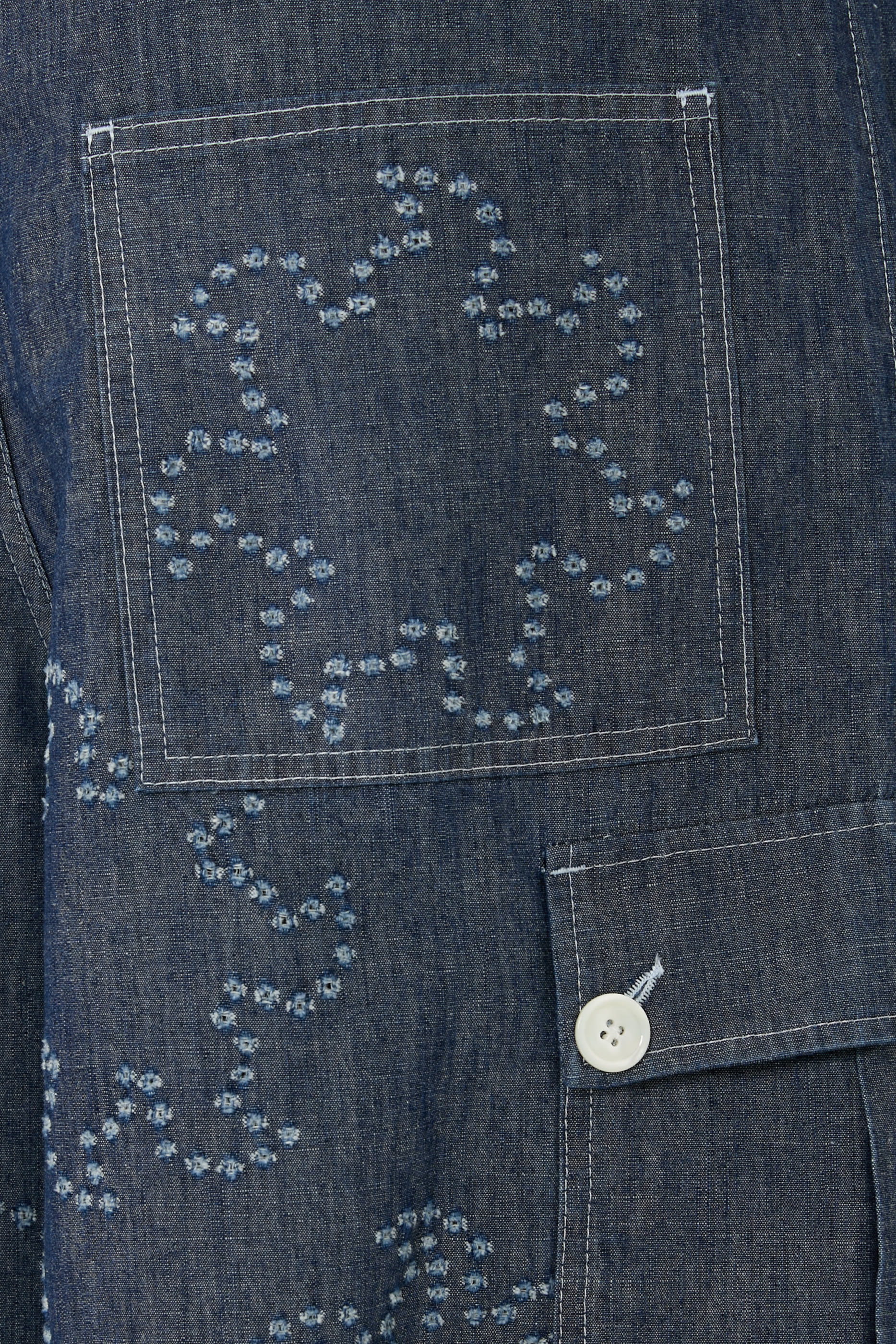 شورت مطرز بشعار الماركة