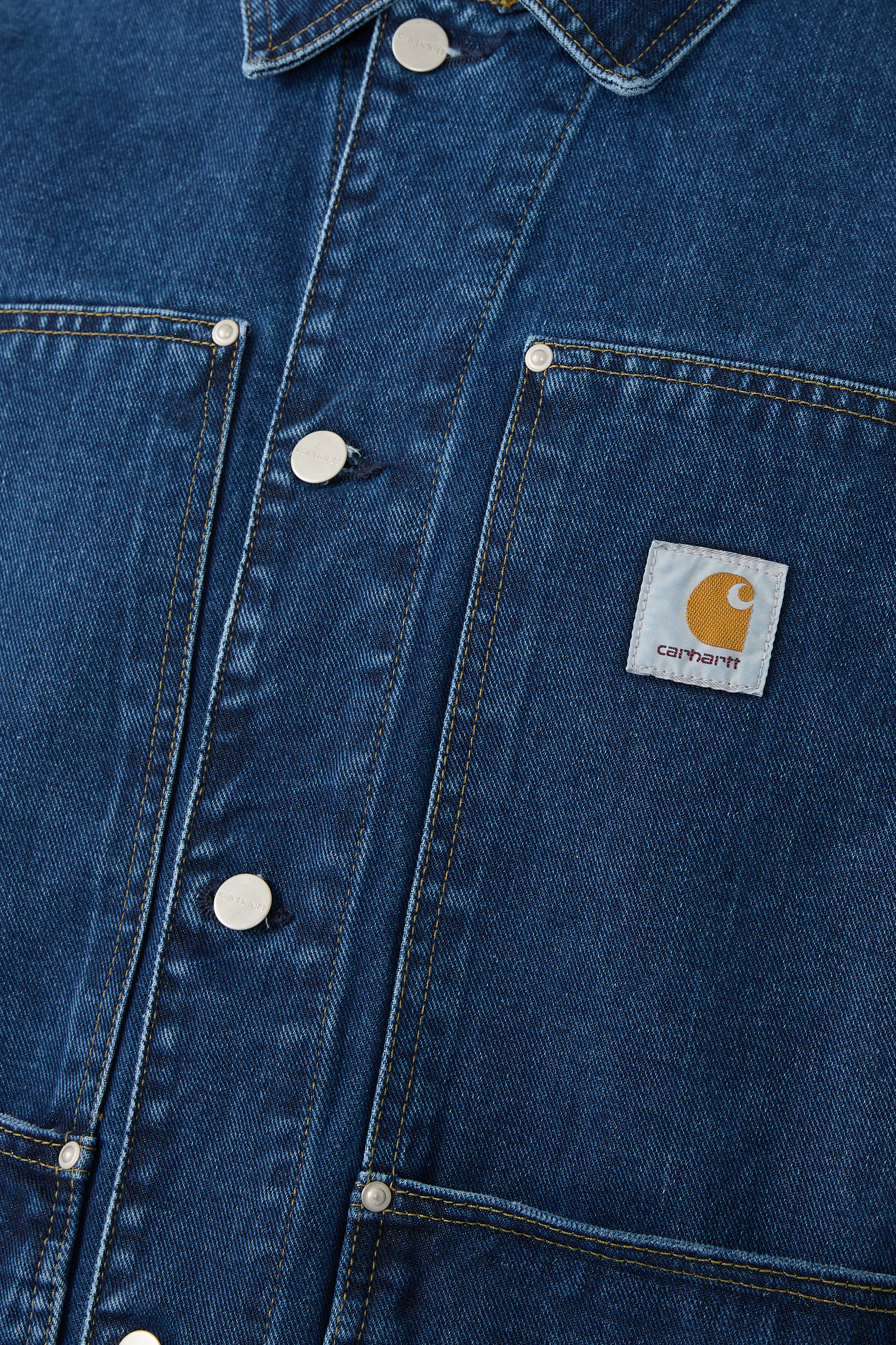 جاكيت بشعار الماركة مزدوج في الأمام