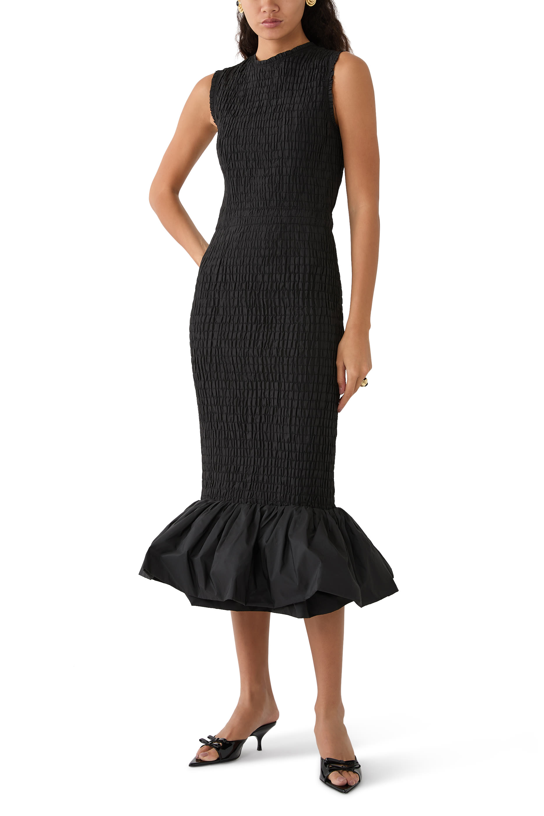 فستان متوسط الطول بكشكش وقصة حورية البحر