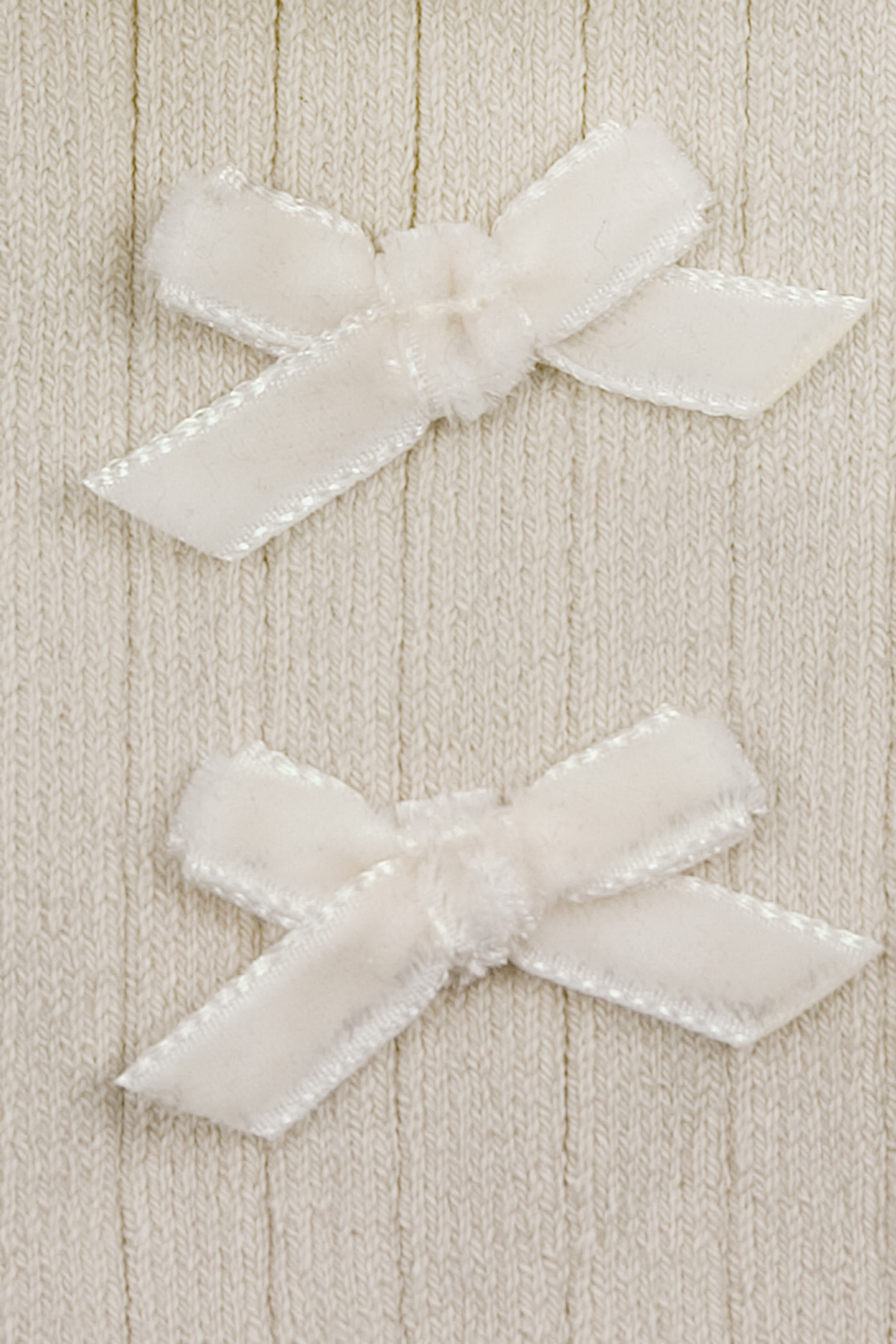 جوارب هورتنس بتصميم مضلع بطول الركبة مع فيونكات مخملية للأطفال