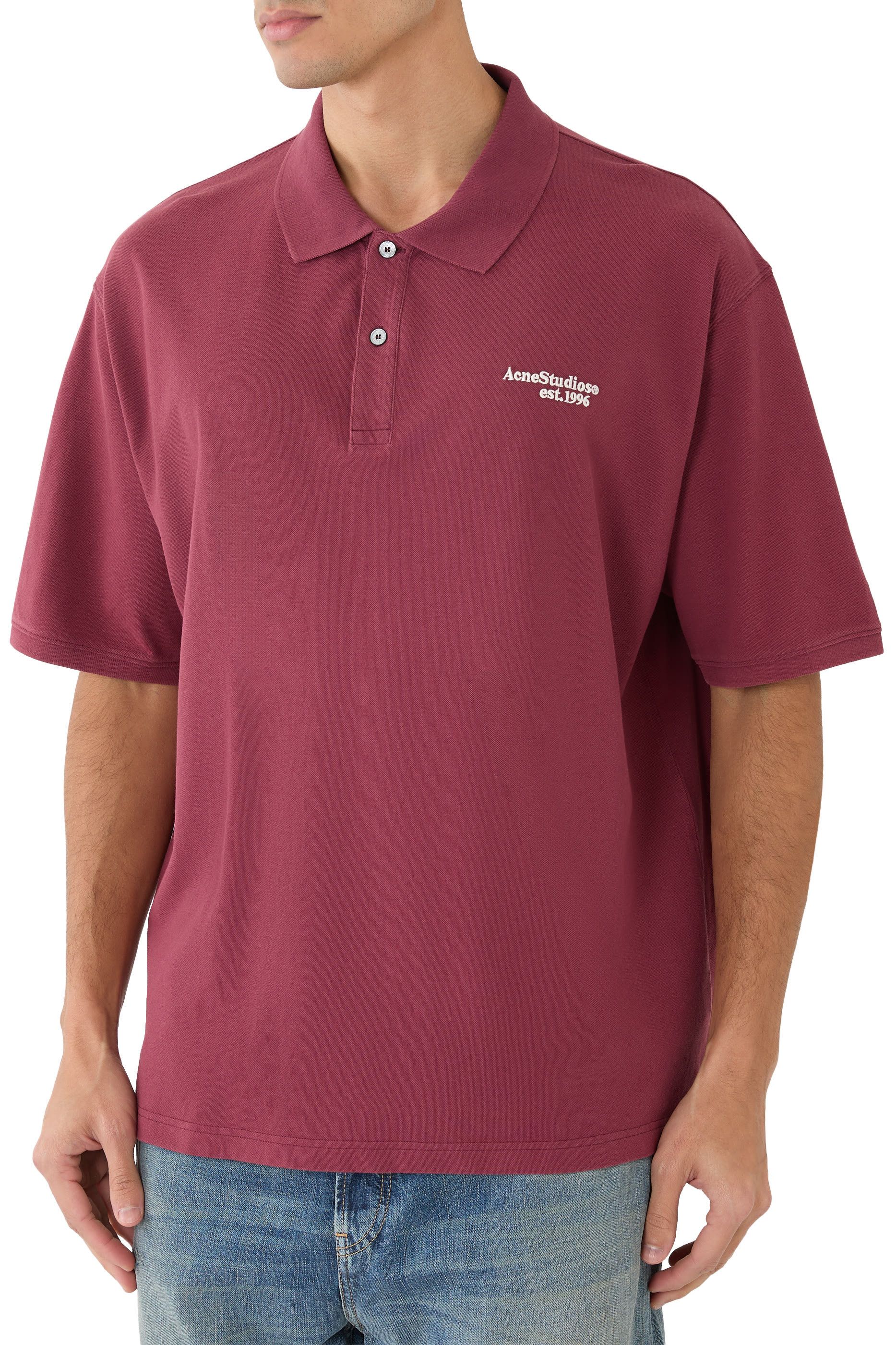 قميص بولو بشعار الماركة قماش باهت