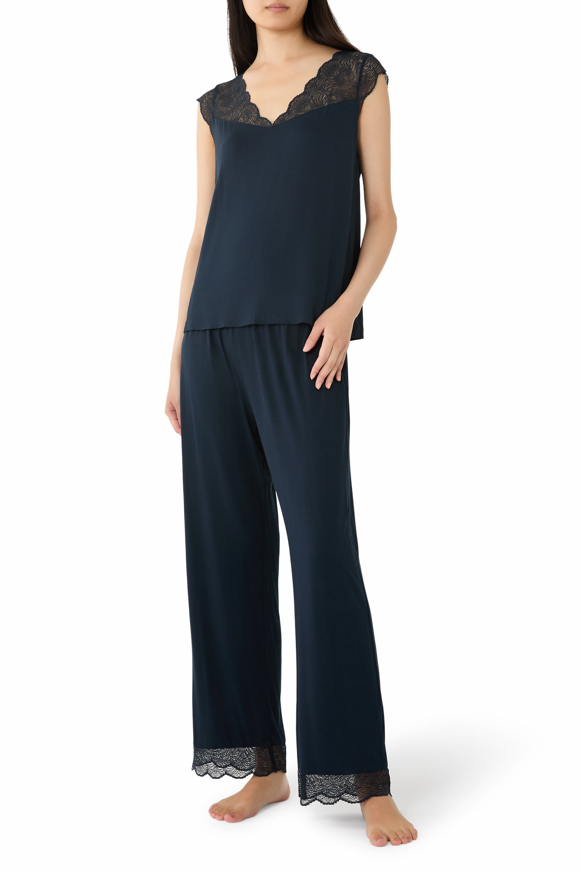 طقم بيجامة جيرسيه بتفاصيل دانتيل