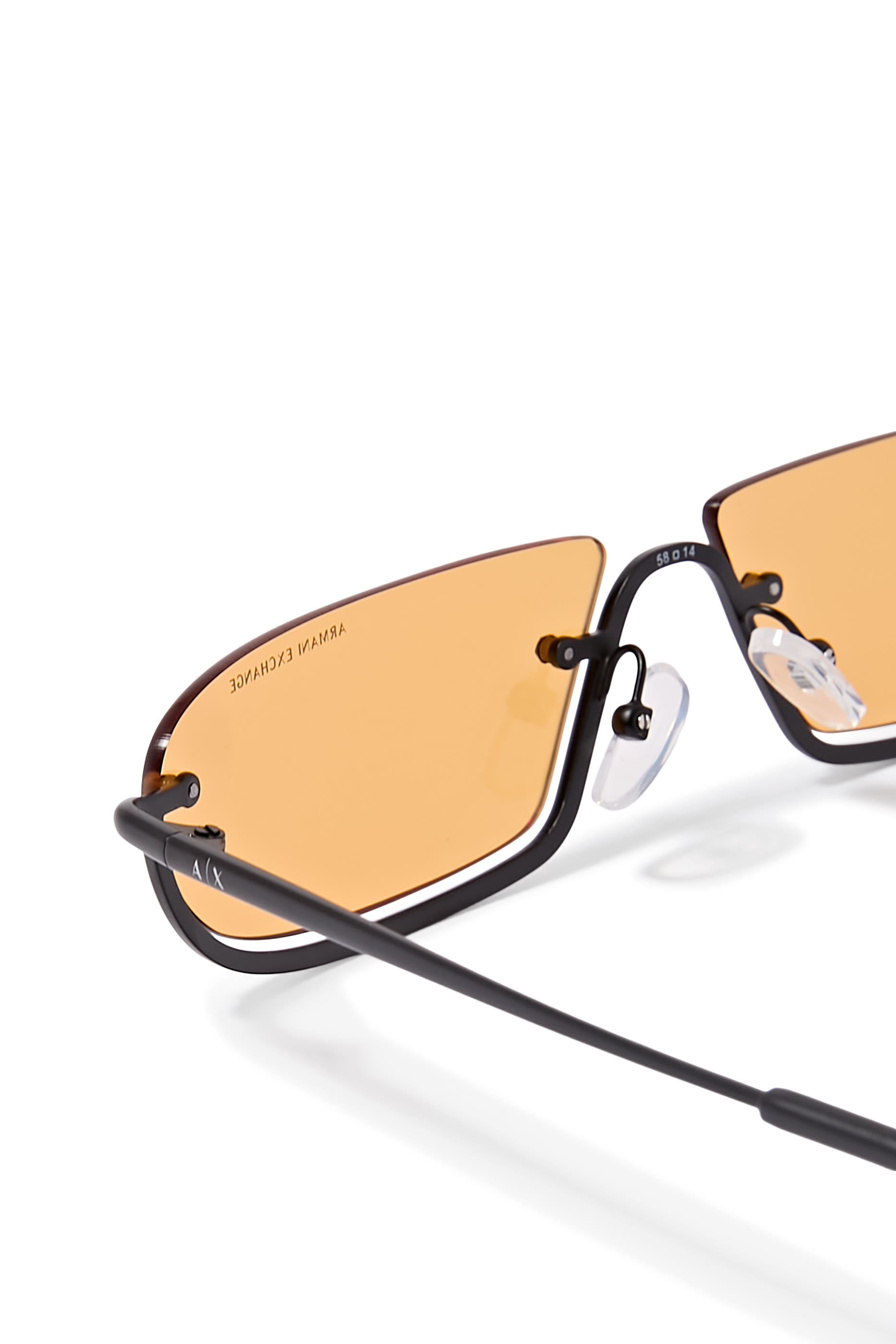 نظارة شمسية كلوب كولت بإطار معدني غير منتظم