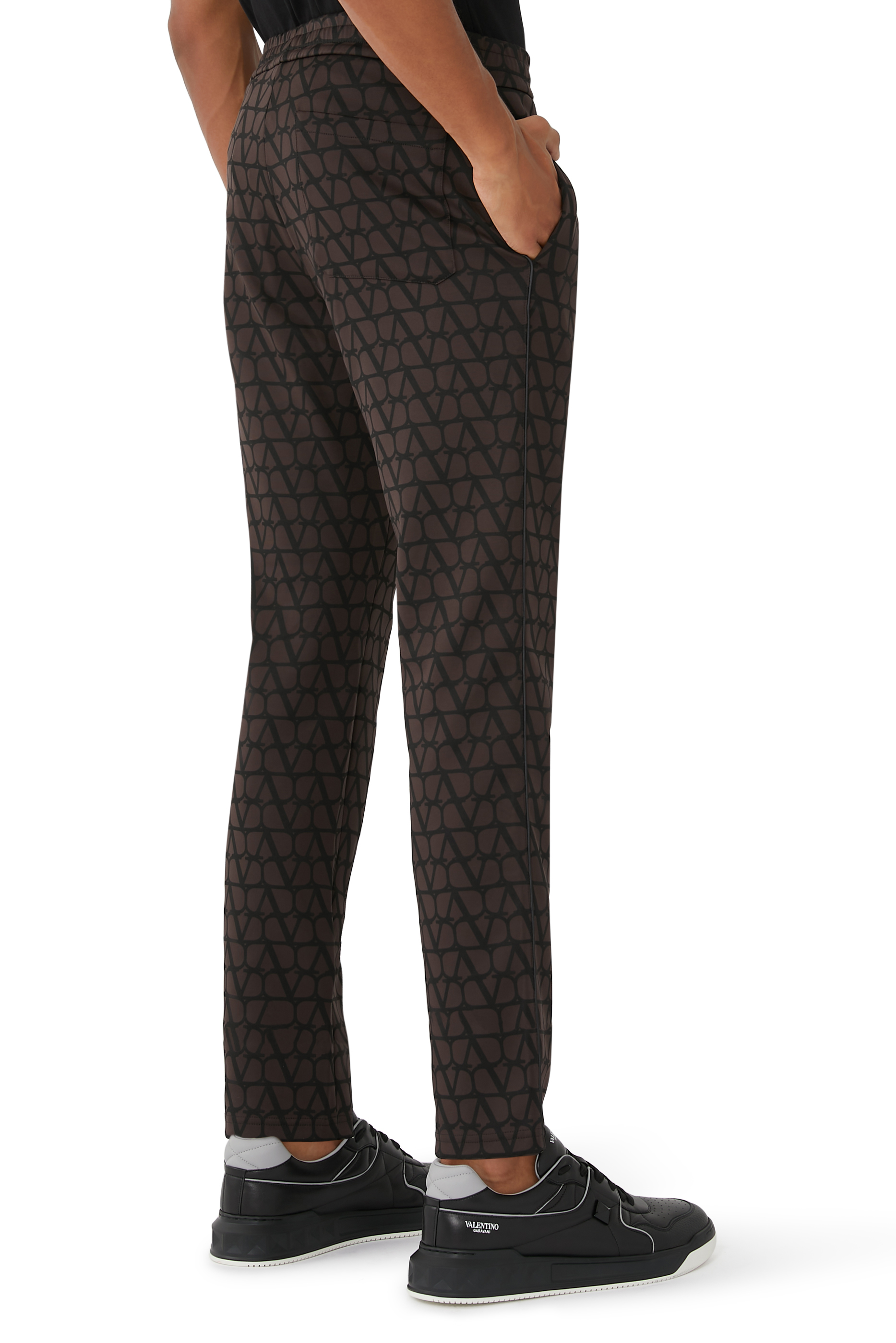 بنطال رياضي بطبعات ايكونوغراف