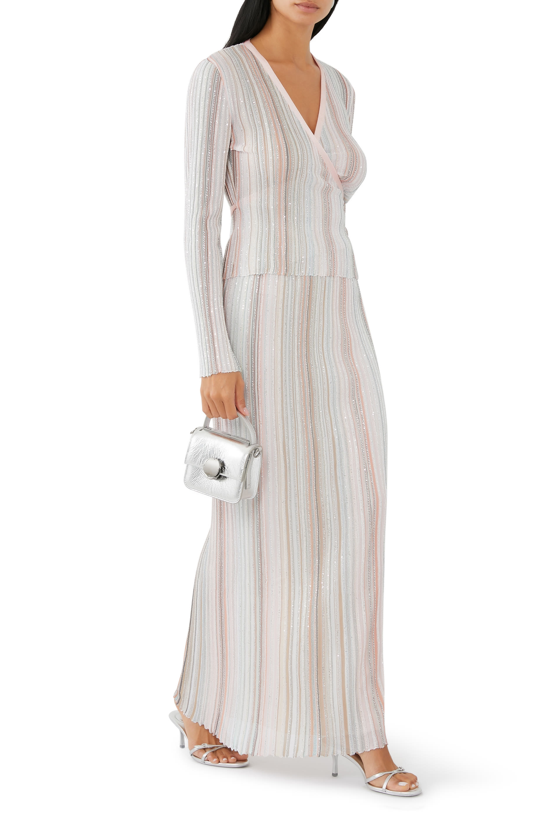 بلوزة بتصميم ملفوف بخطوط عمودية مطرزة بالترتر لوريكس