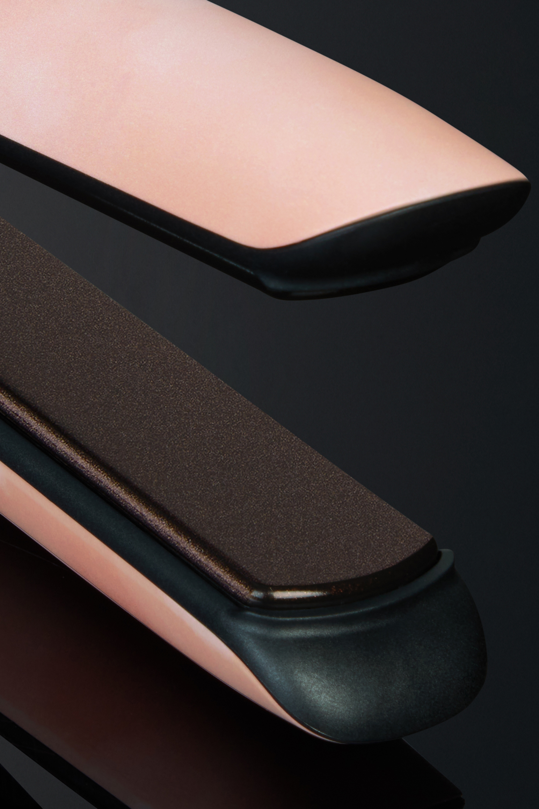 مكواة فرد الشعر بلاتينوم+ من التشكيلة الوردية