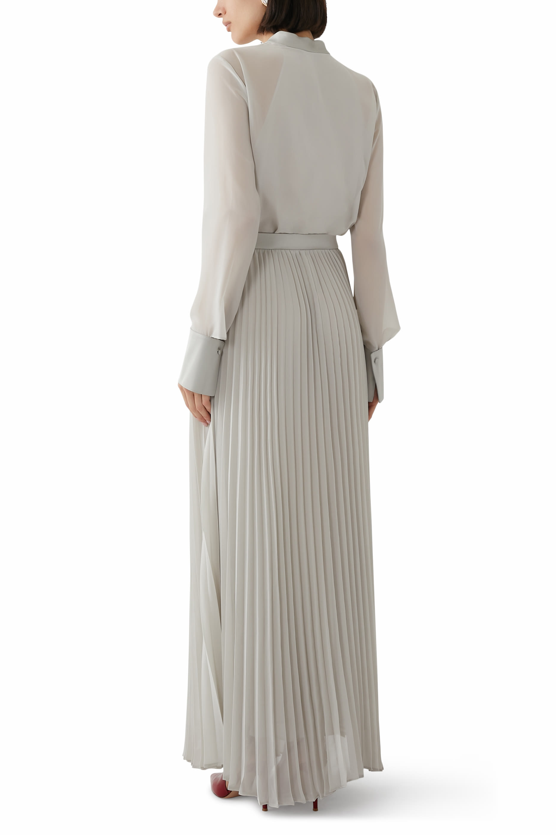 فستان طويل بطيّات جورجيت تقني