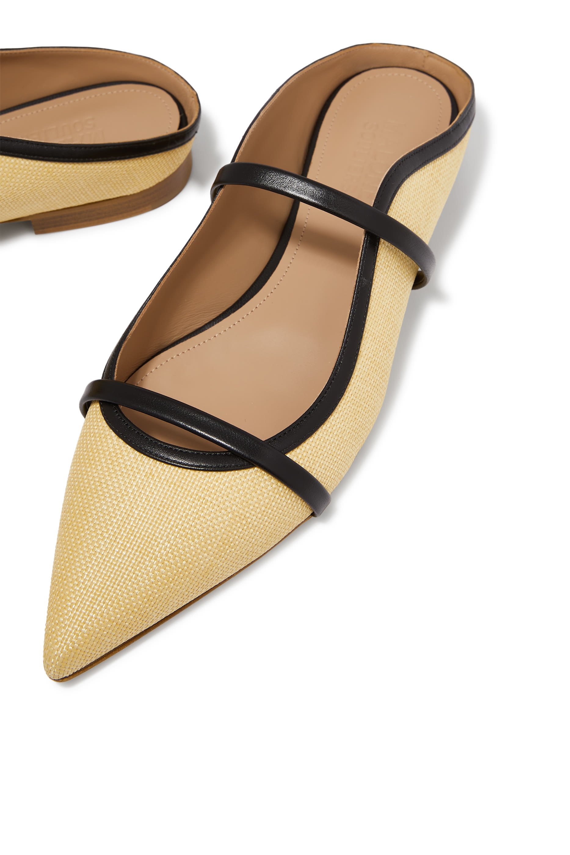 حذاء مورين مفتوح من الخلف بحواف جلد