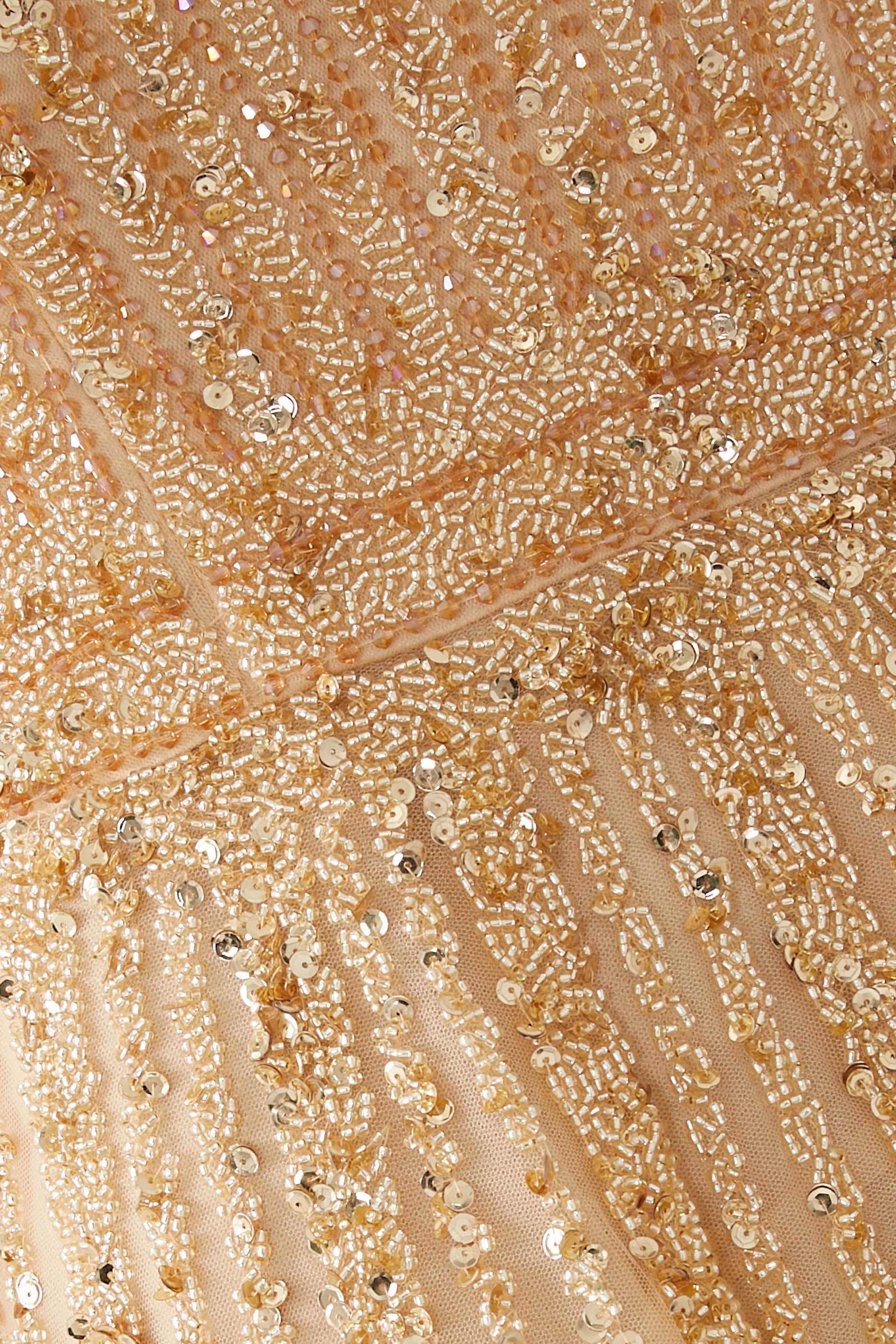 فستان سهرة بأكمام كاب