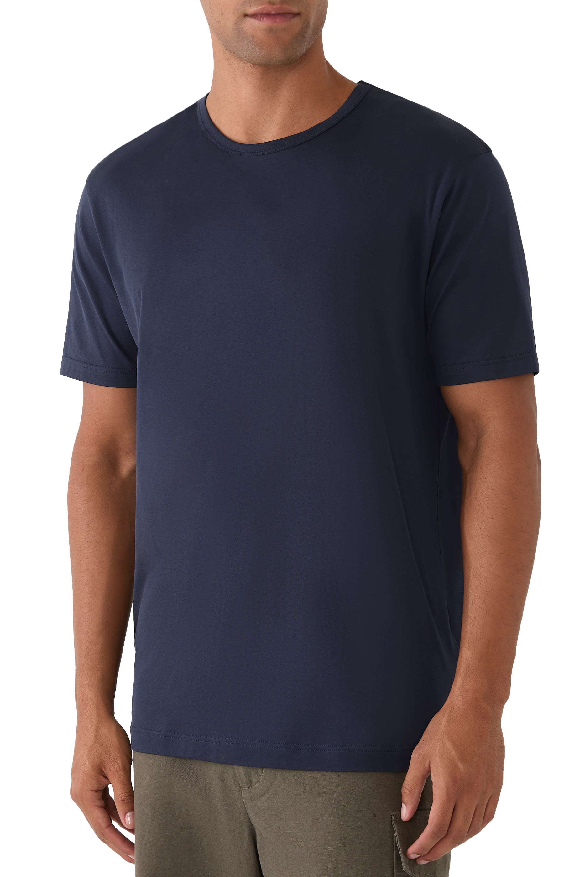 تيشيرت بياقة ضيقة كلاسيكية