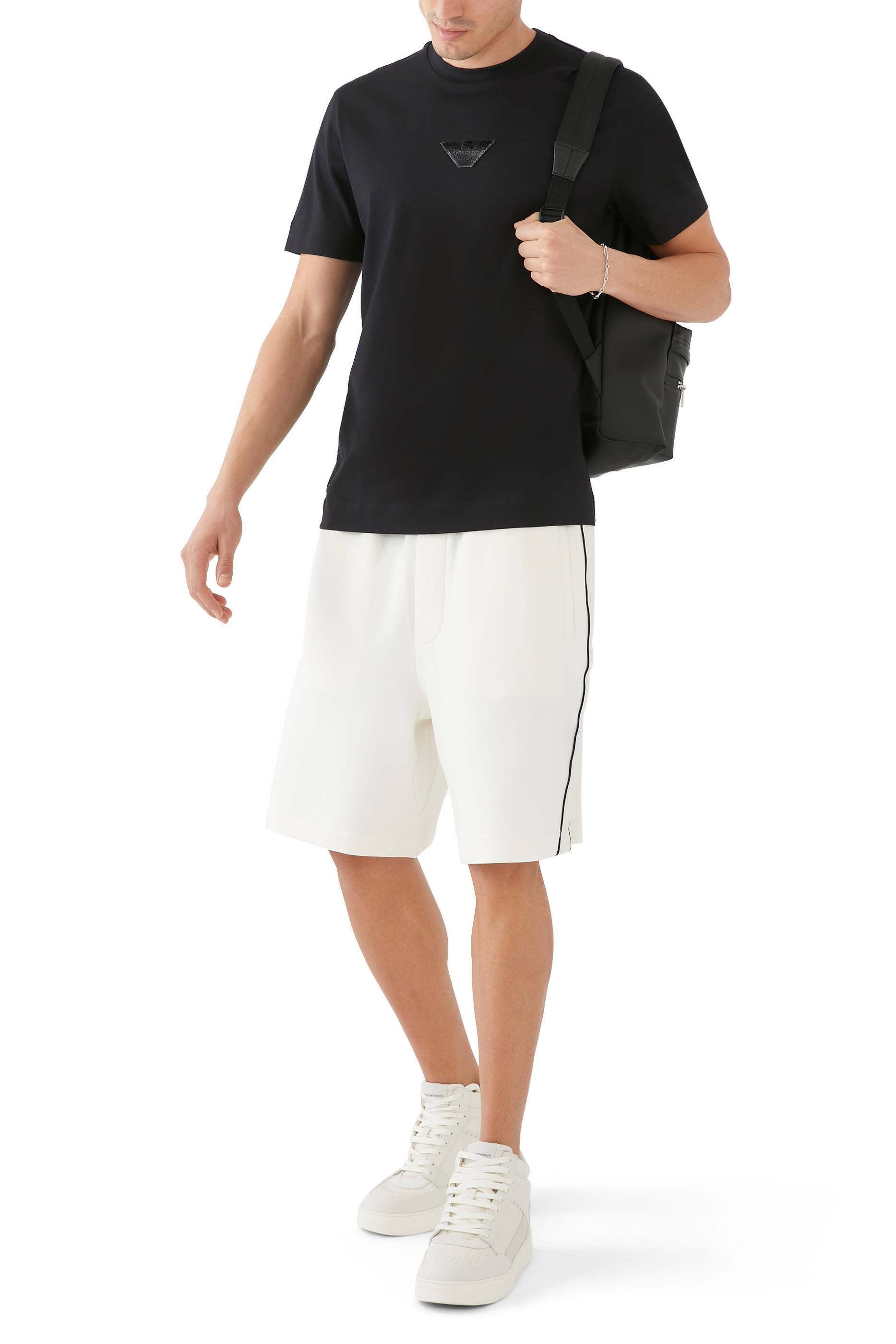 تيشيرت بشعار الماركة صغير الحجم