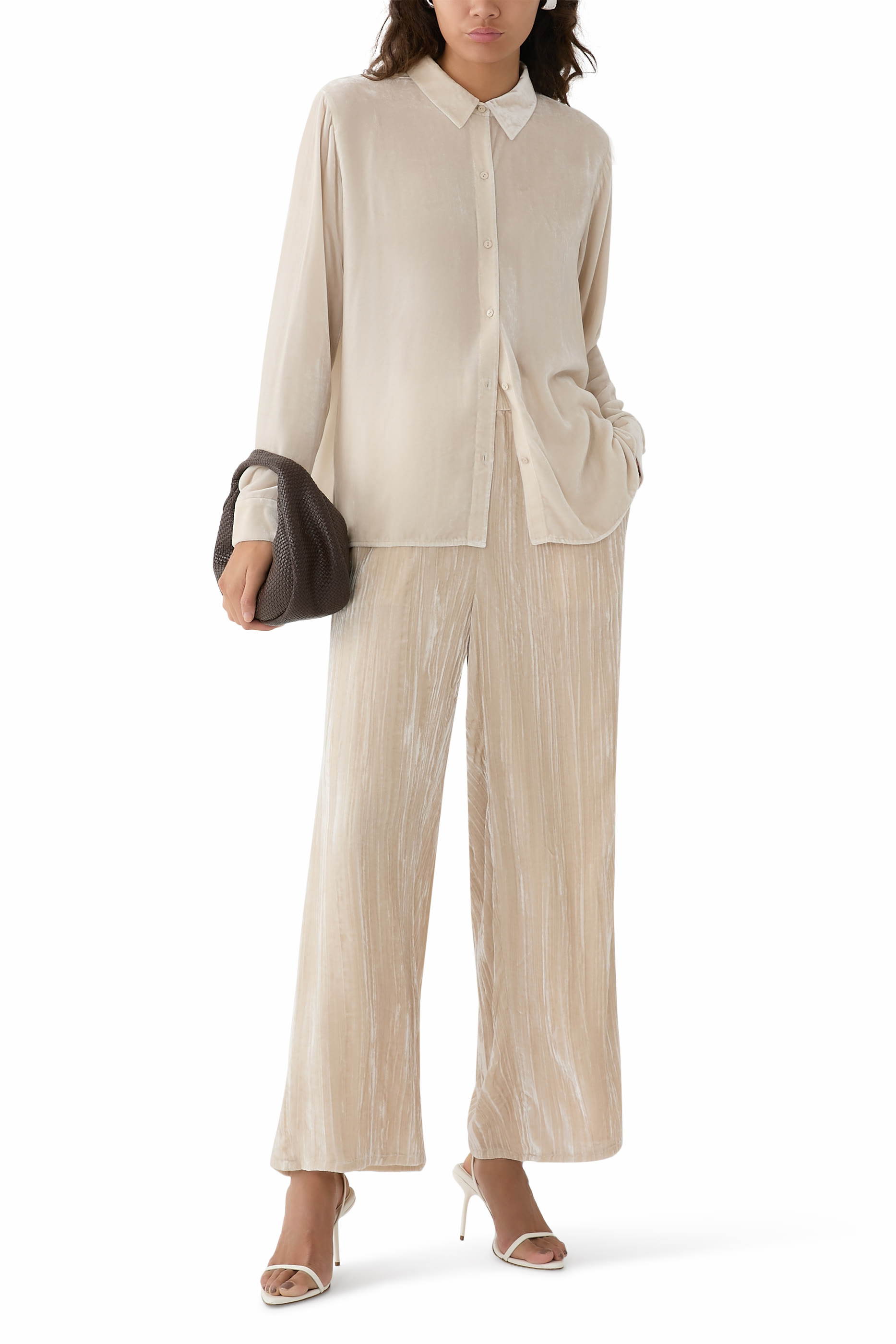 قميص كلاسيكي بياقة