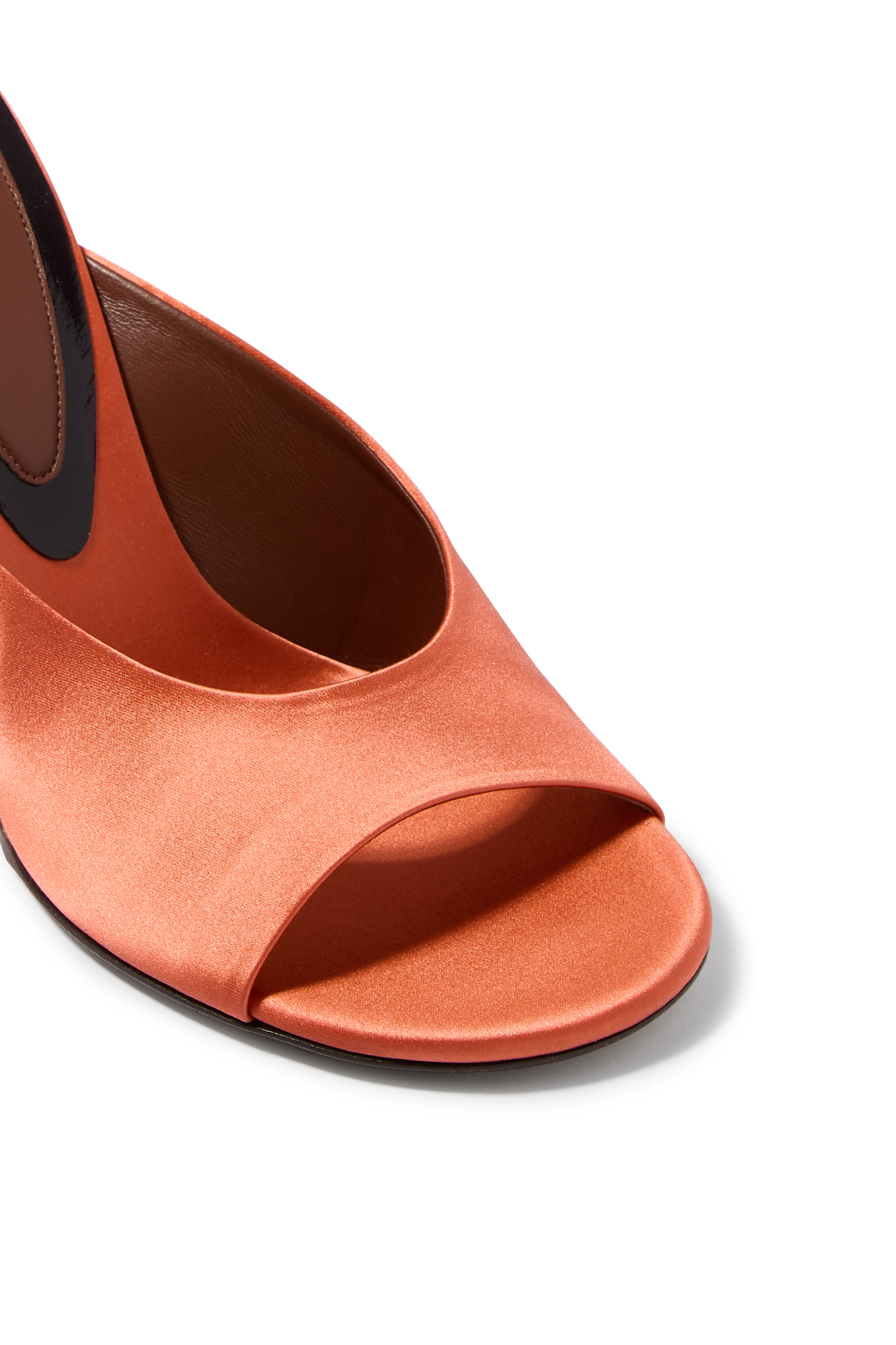 حذاء مفتوح من الخلف 105 بمقدمة مفتوحة ستان