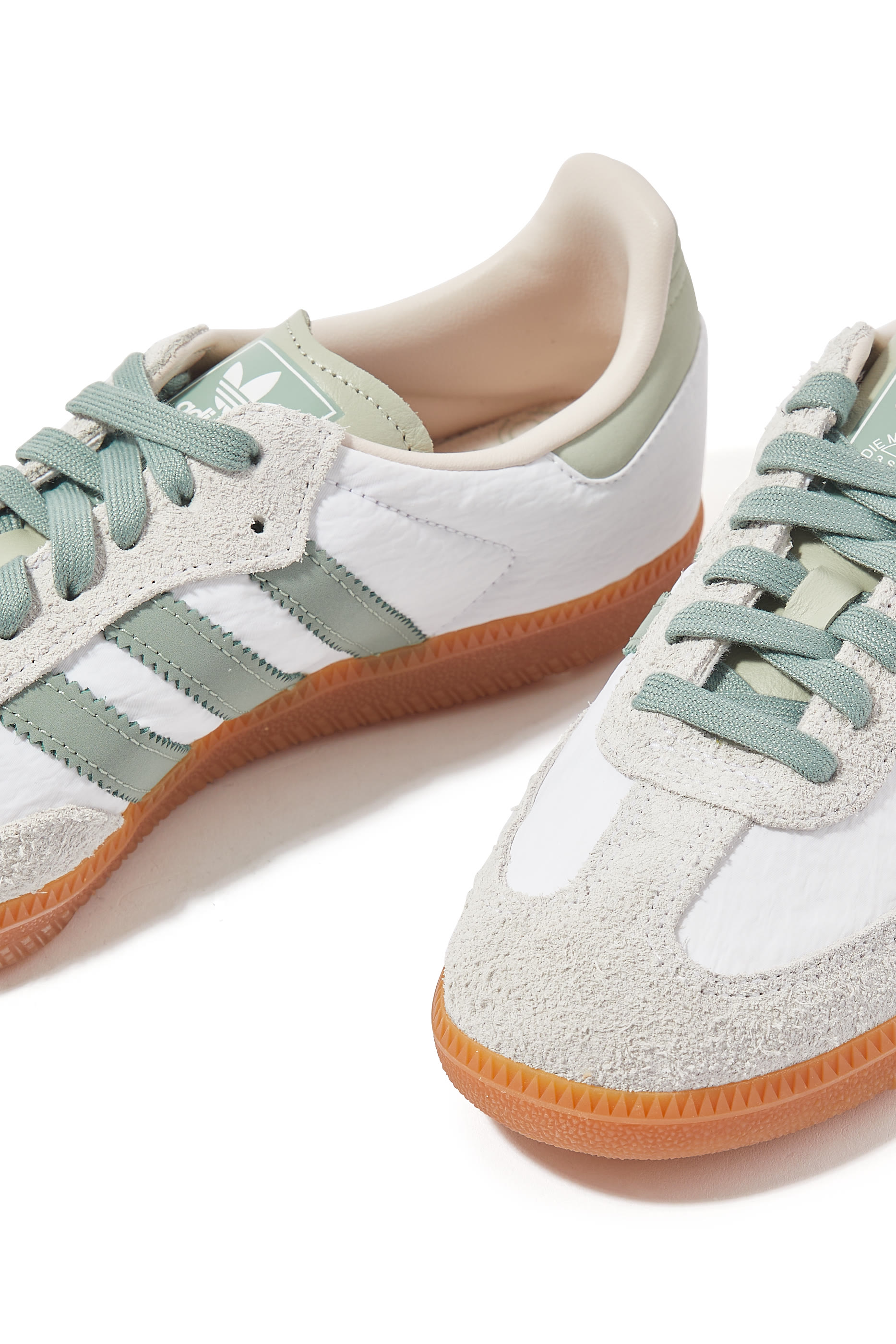 سنيكرز سامبا أو جي جلد