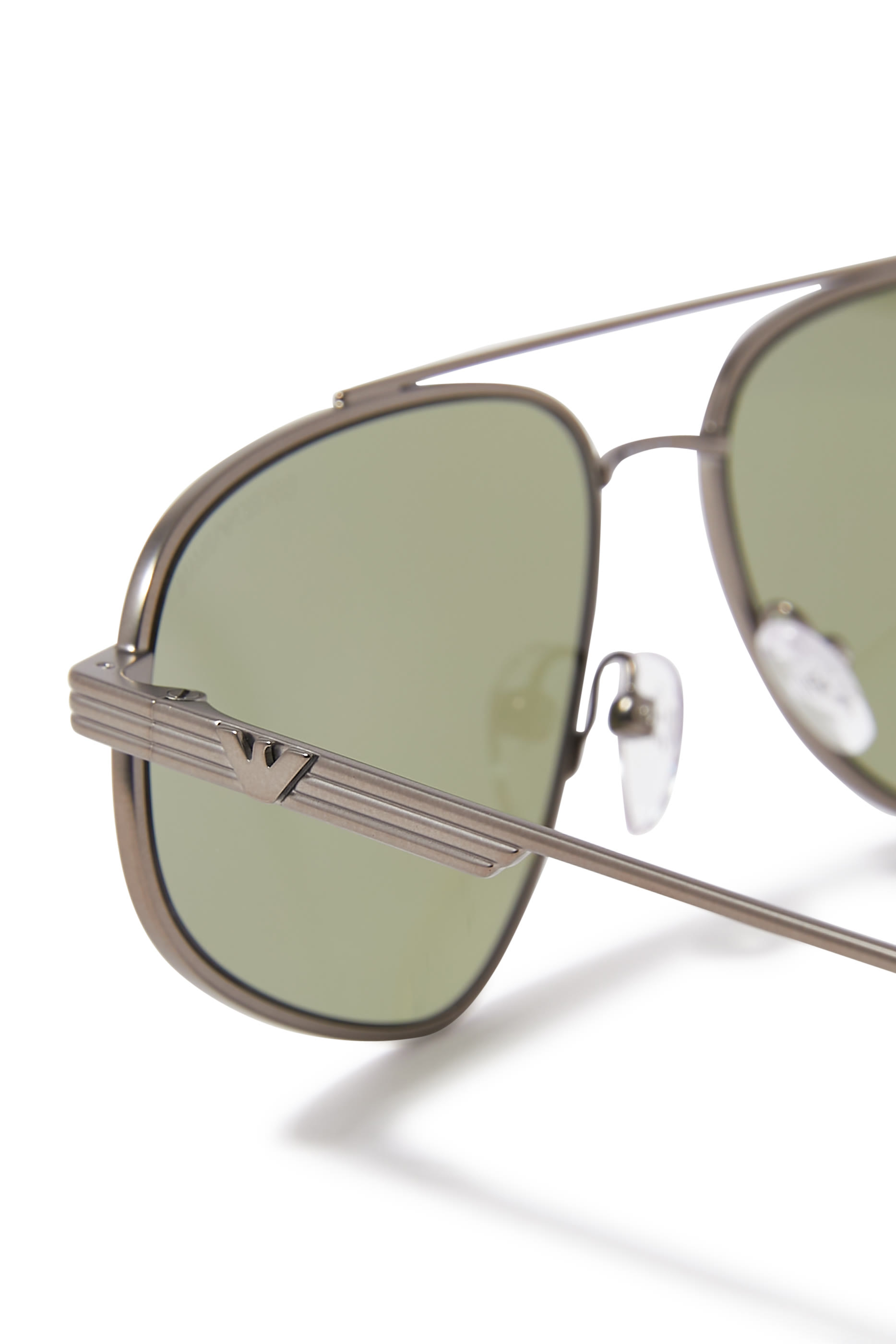 نظارة شمسية بإطار بتصميم هندسي