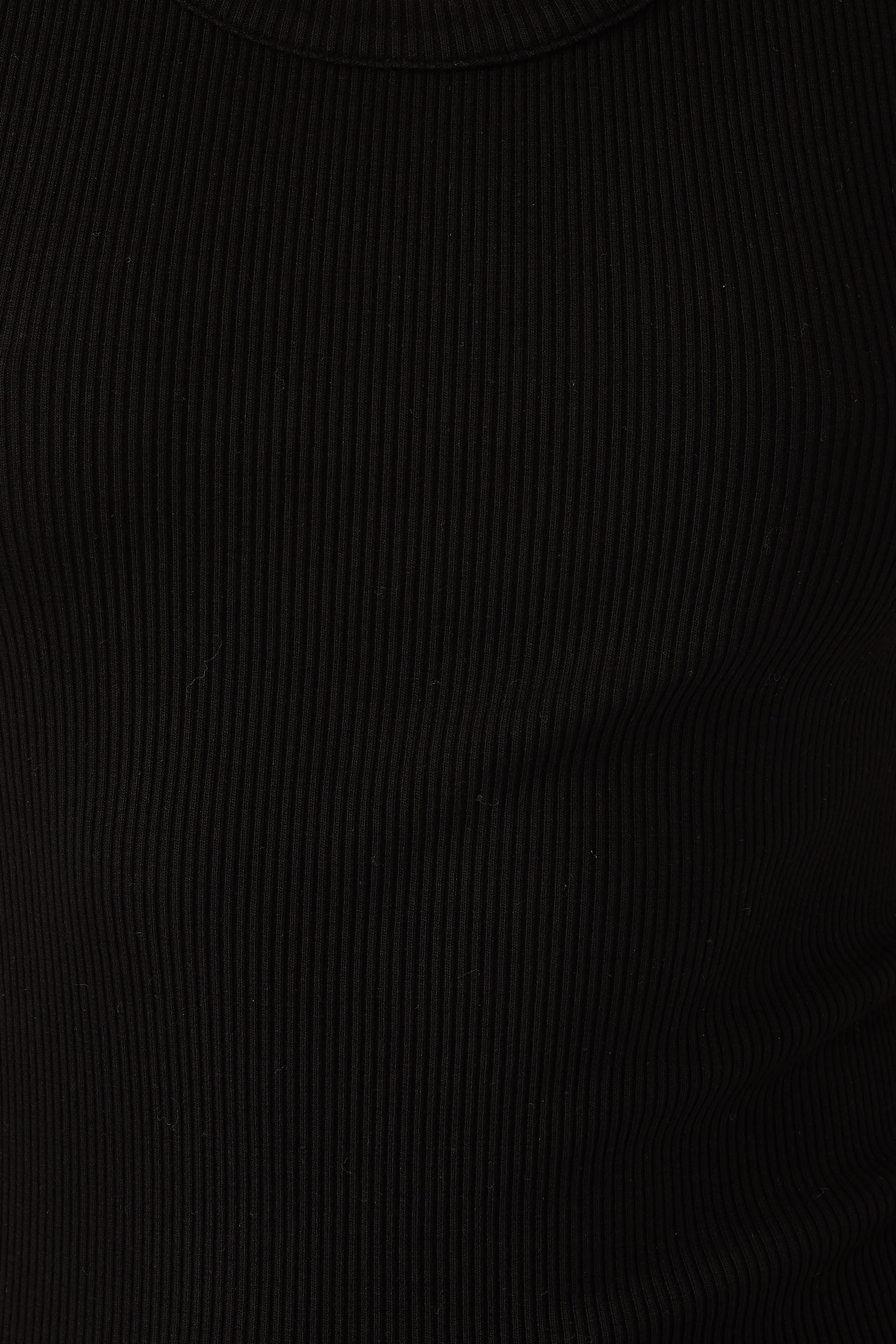 بلوزة بوبي بدون أكمام