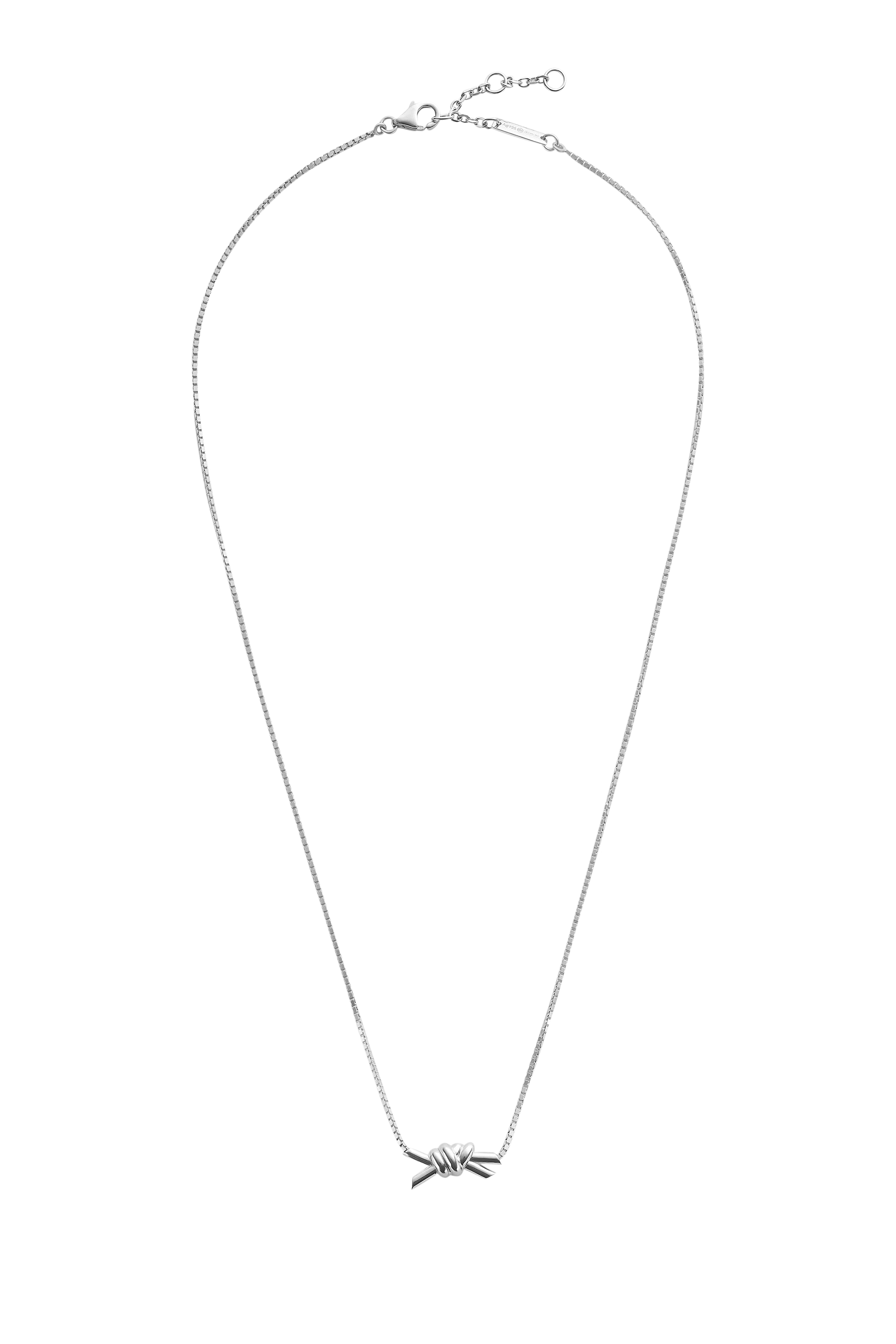 قلادة بحلية بتصميم عقدة