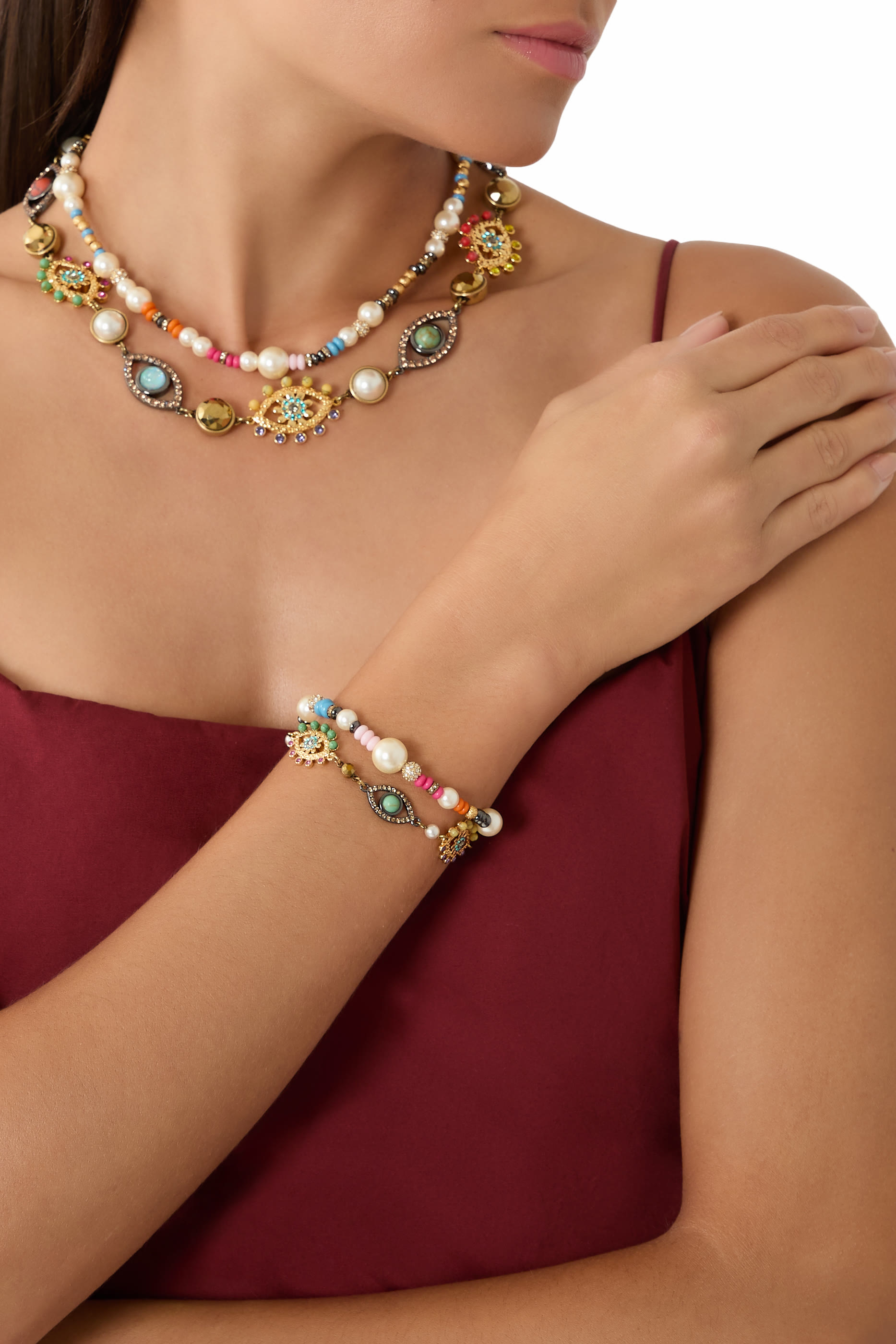 قلادة بطبقتين وحلي بتصميم عين حسود