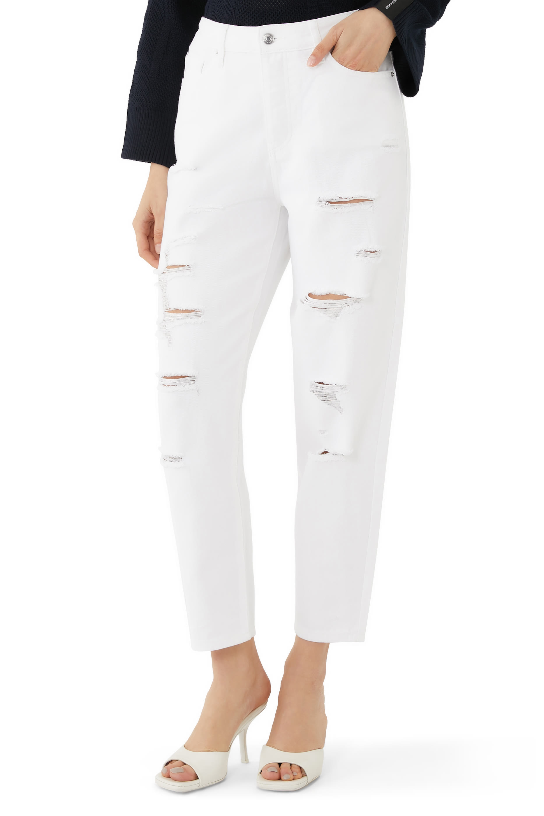 بنطال جينز مريح بتفاصيل ممزقة