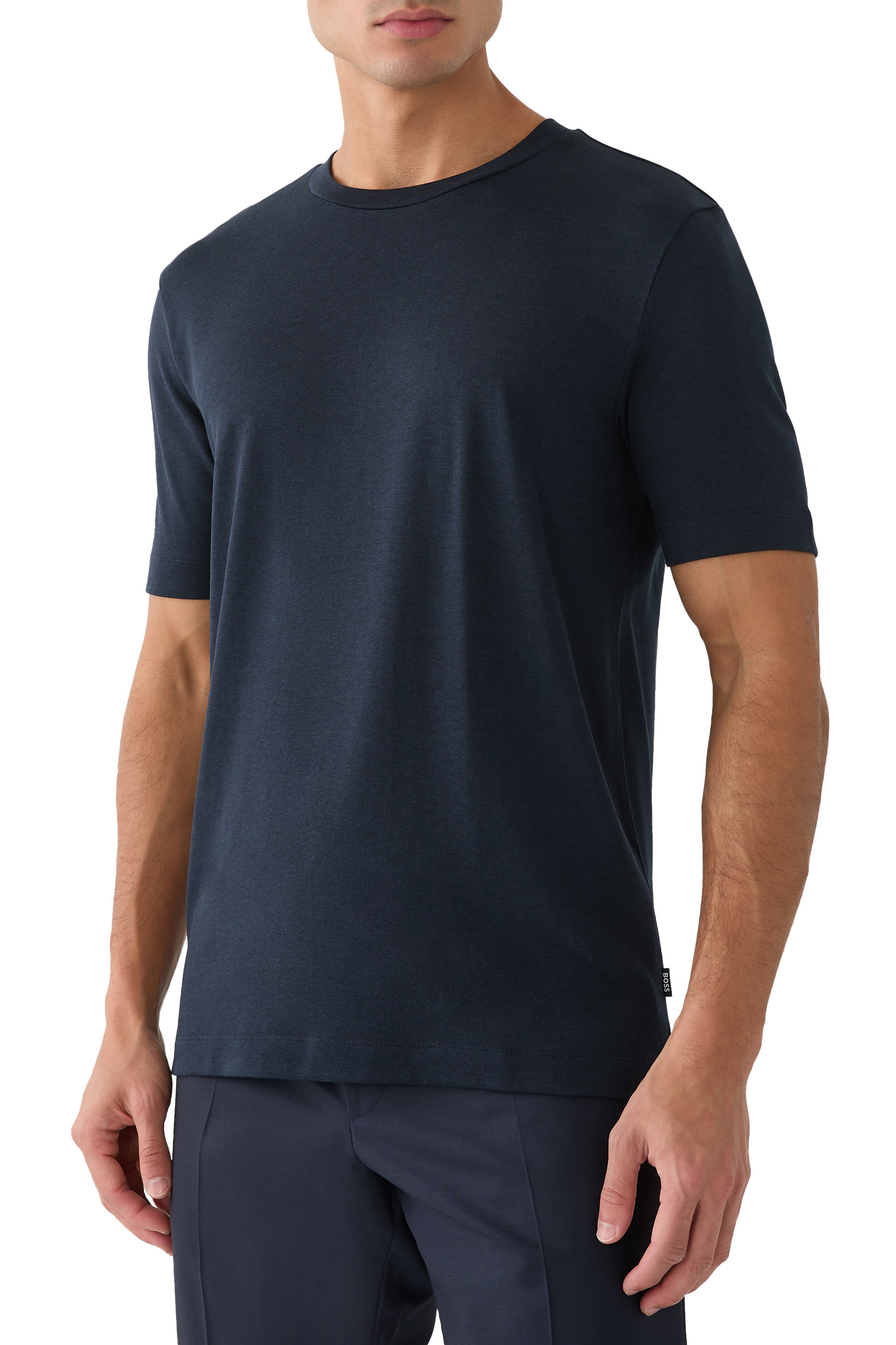 تيشيرت بأكمام قصيرة