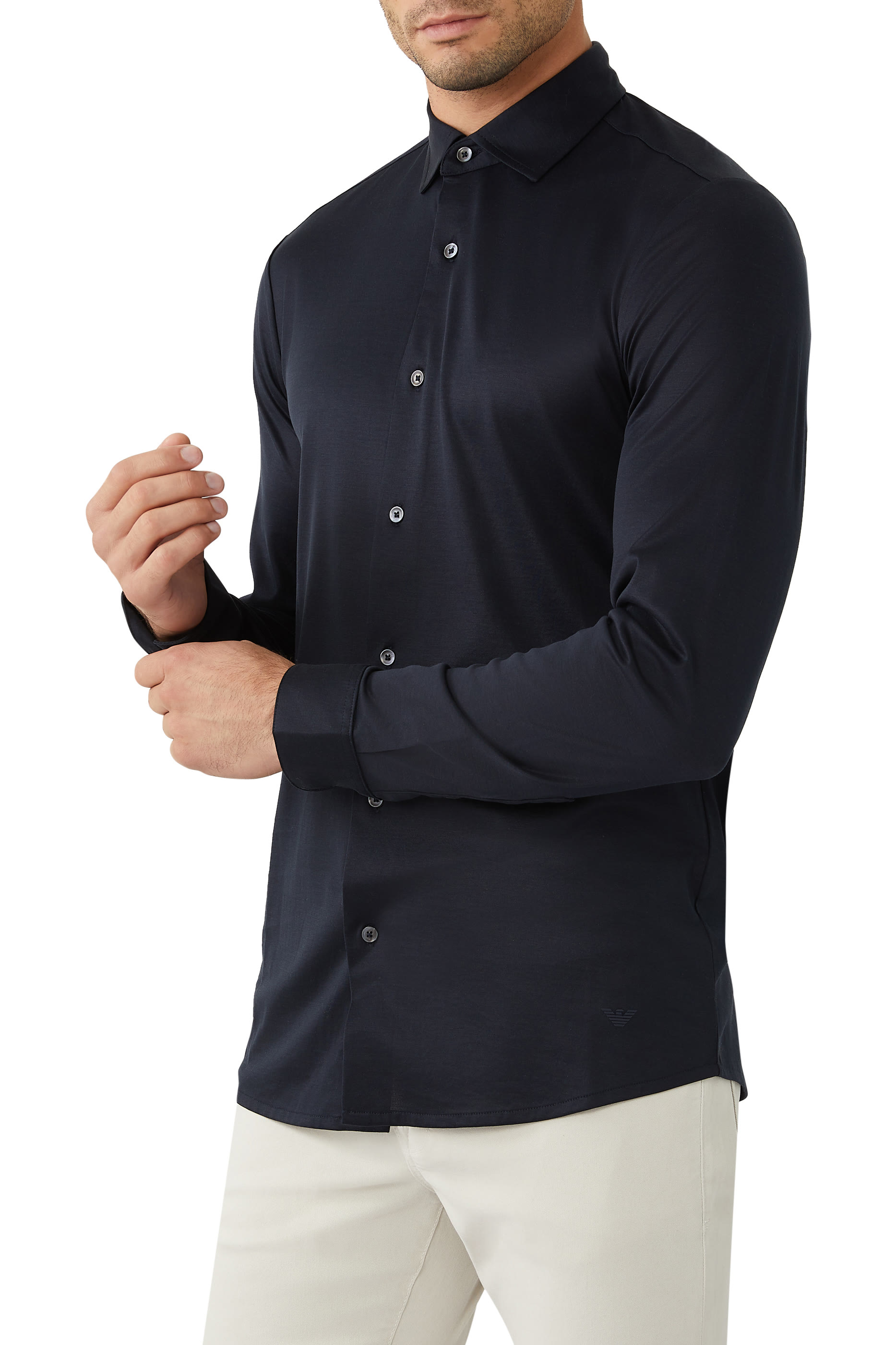 قميص بأكمام طويلة