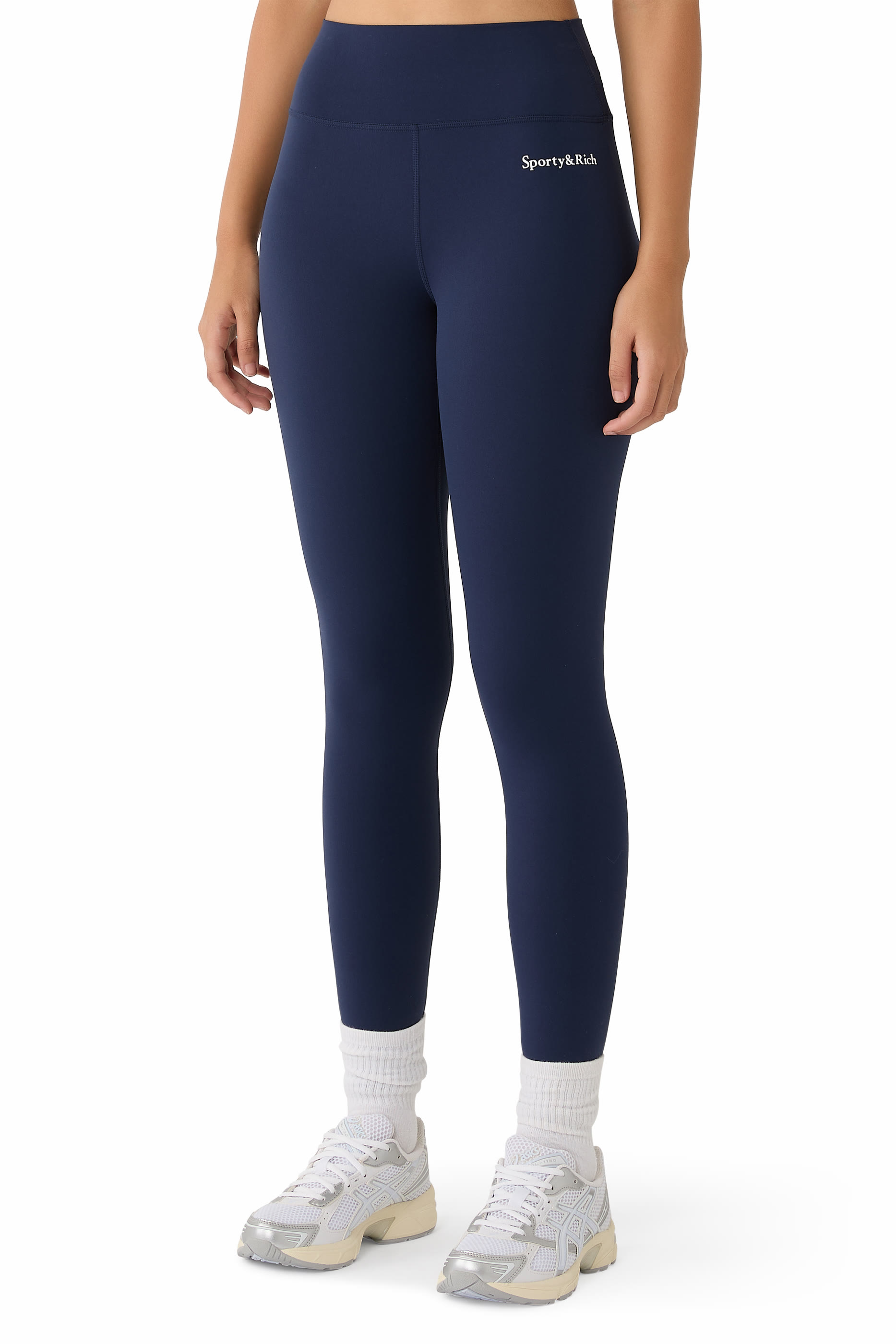 لغينغز بشعار الماركة بخط سيريف