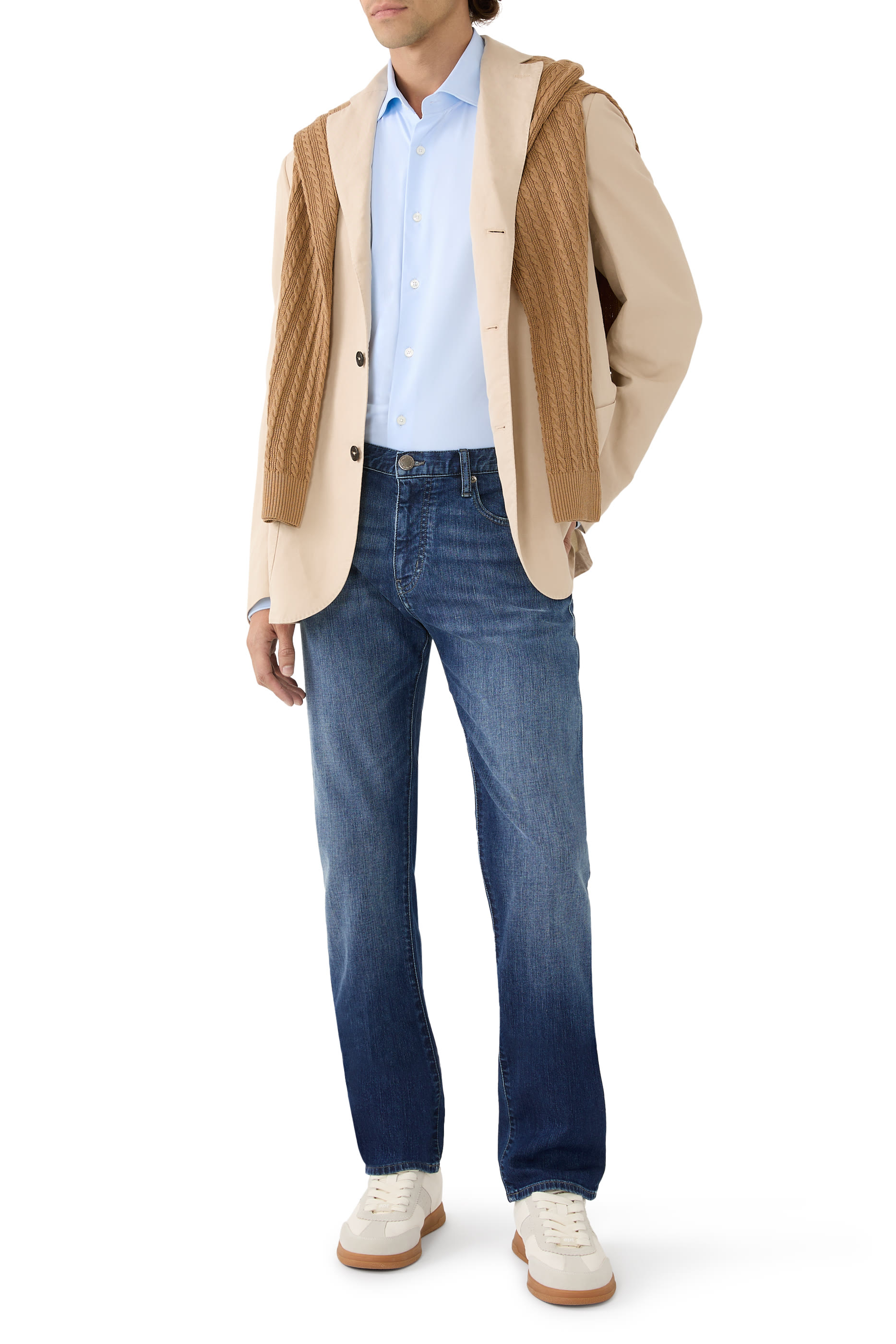 قميص بقصة ضيقة