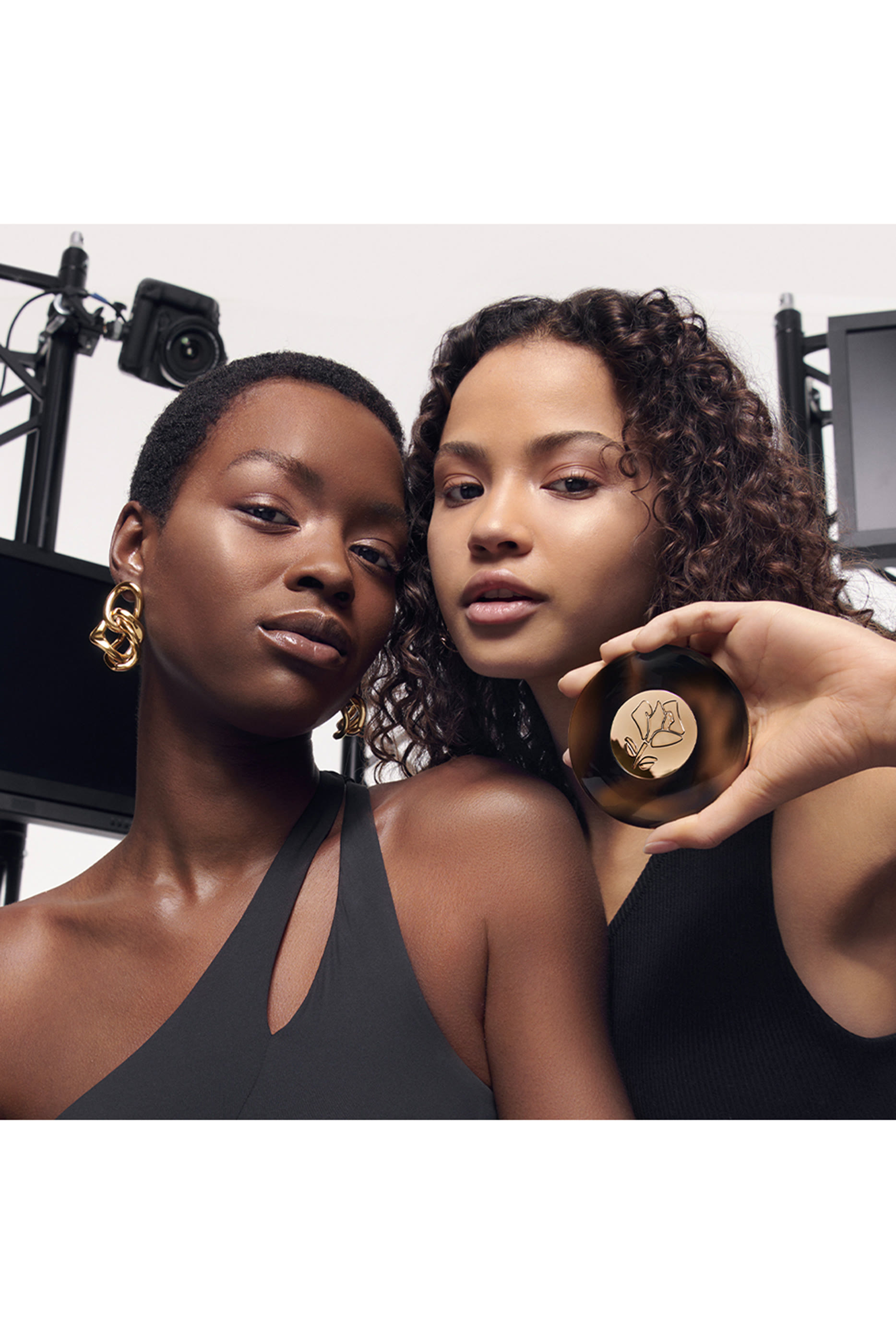 هايلايتر سي إي ترانسفورمينغ سكين تينت ايدول الترا وير