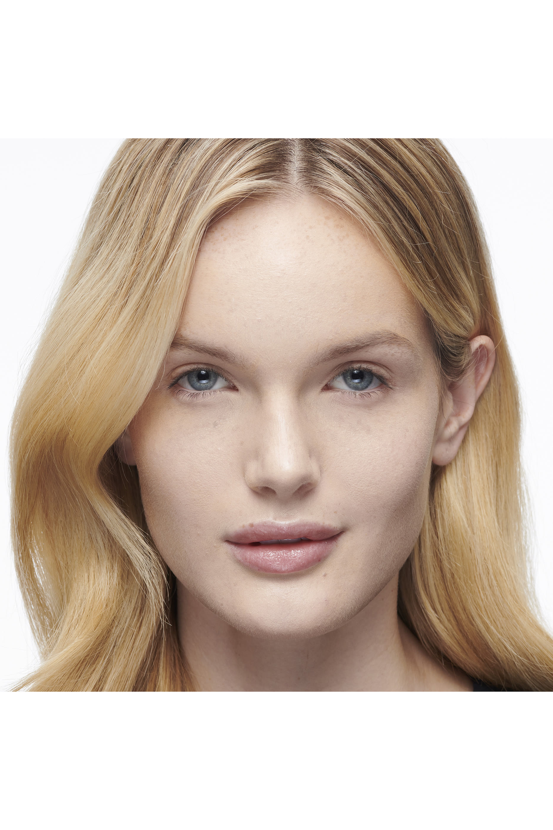 خافي عيوب ستوديو راديانس بفعالية السيروم