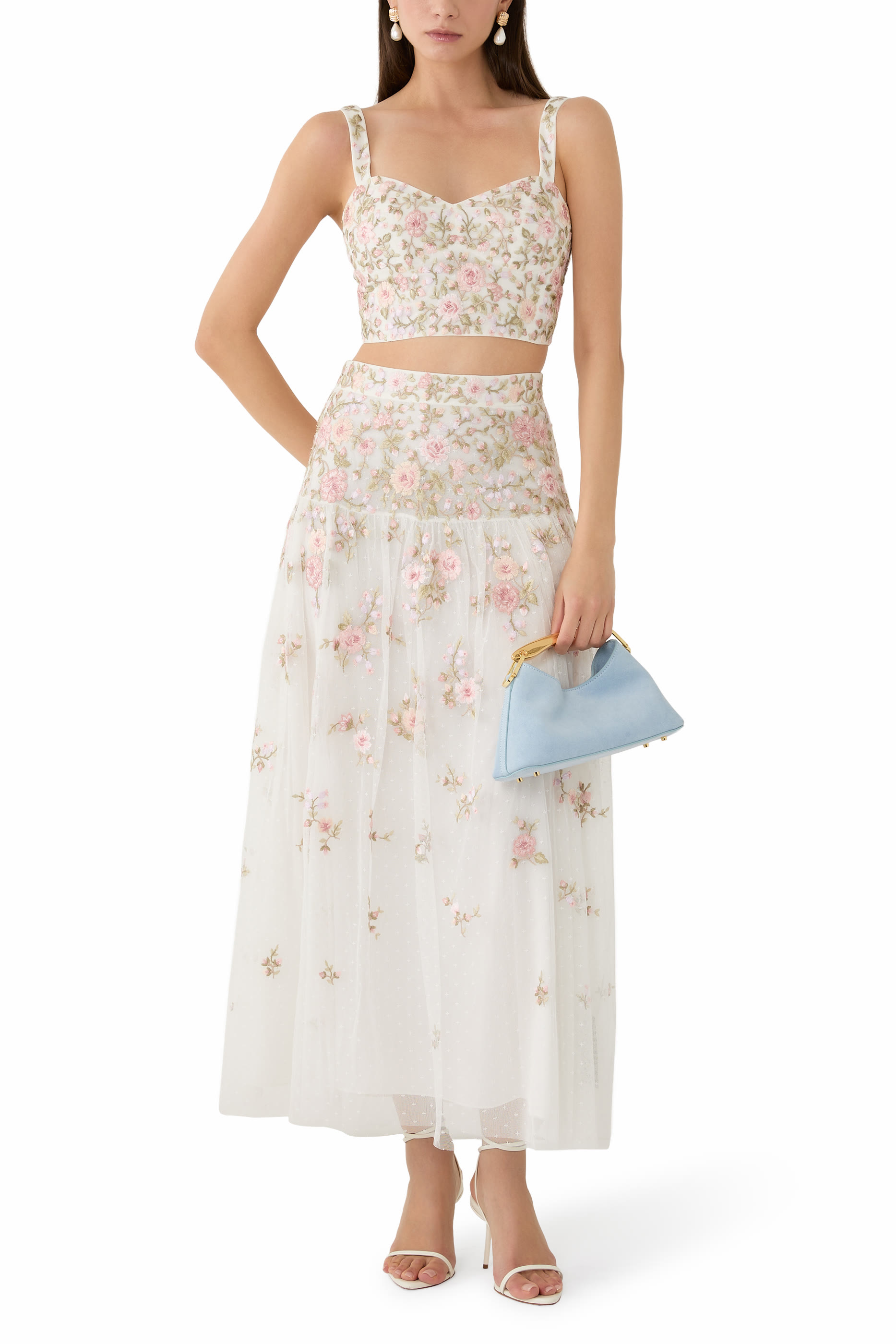 بلوزة إيدن بتطريزات ورد