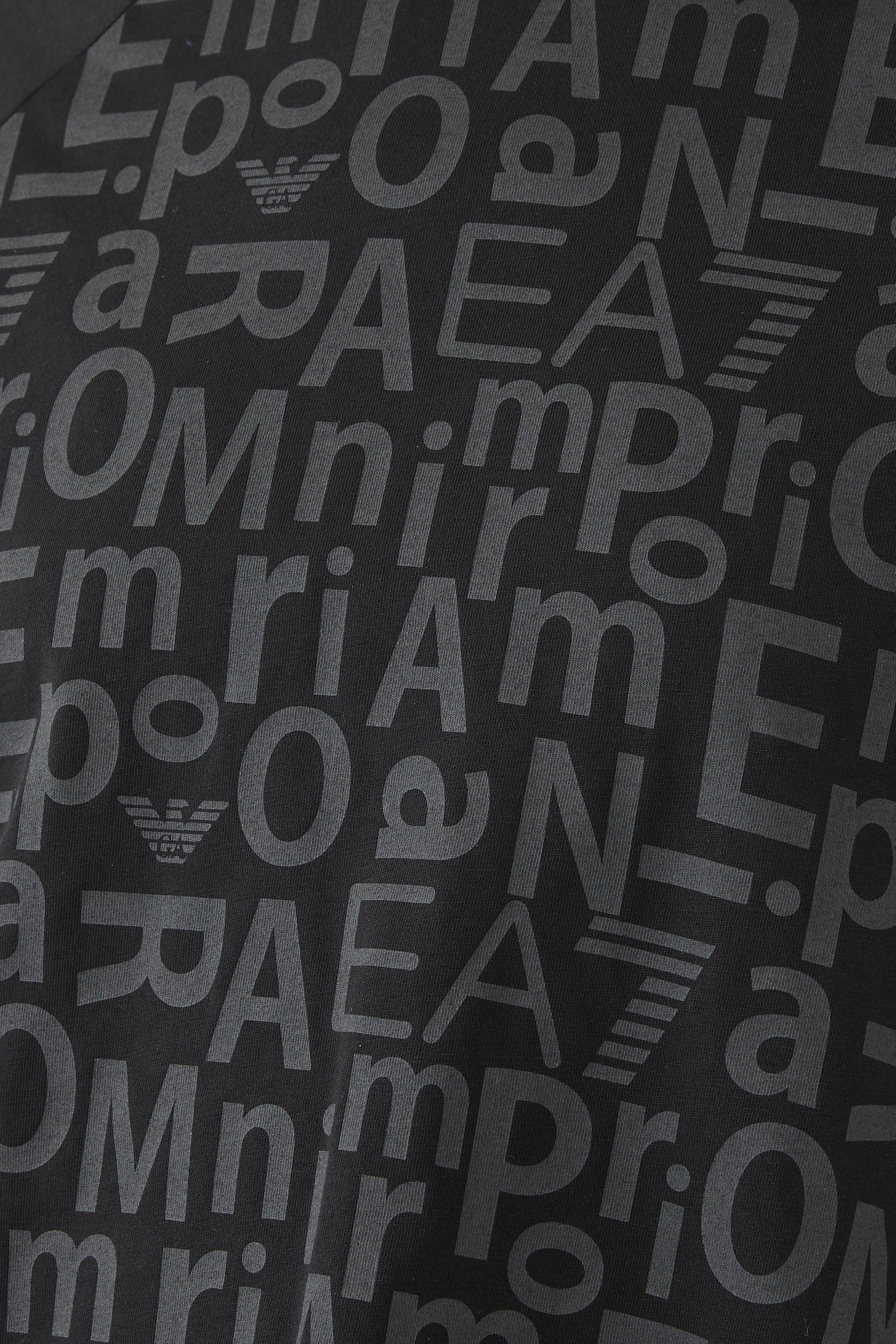 تيشيرت قصير بشعار الماركة غرافيك