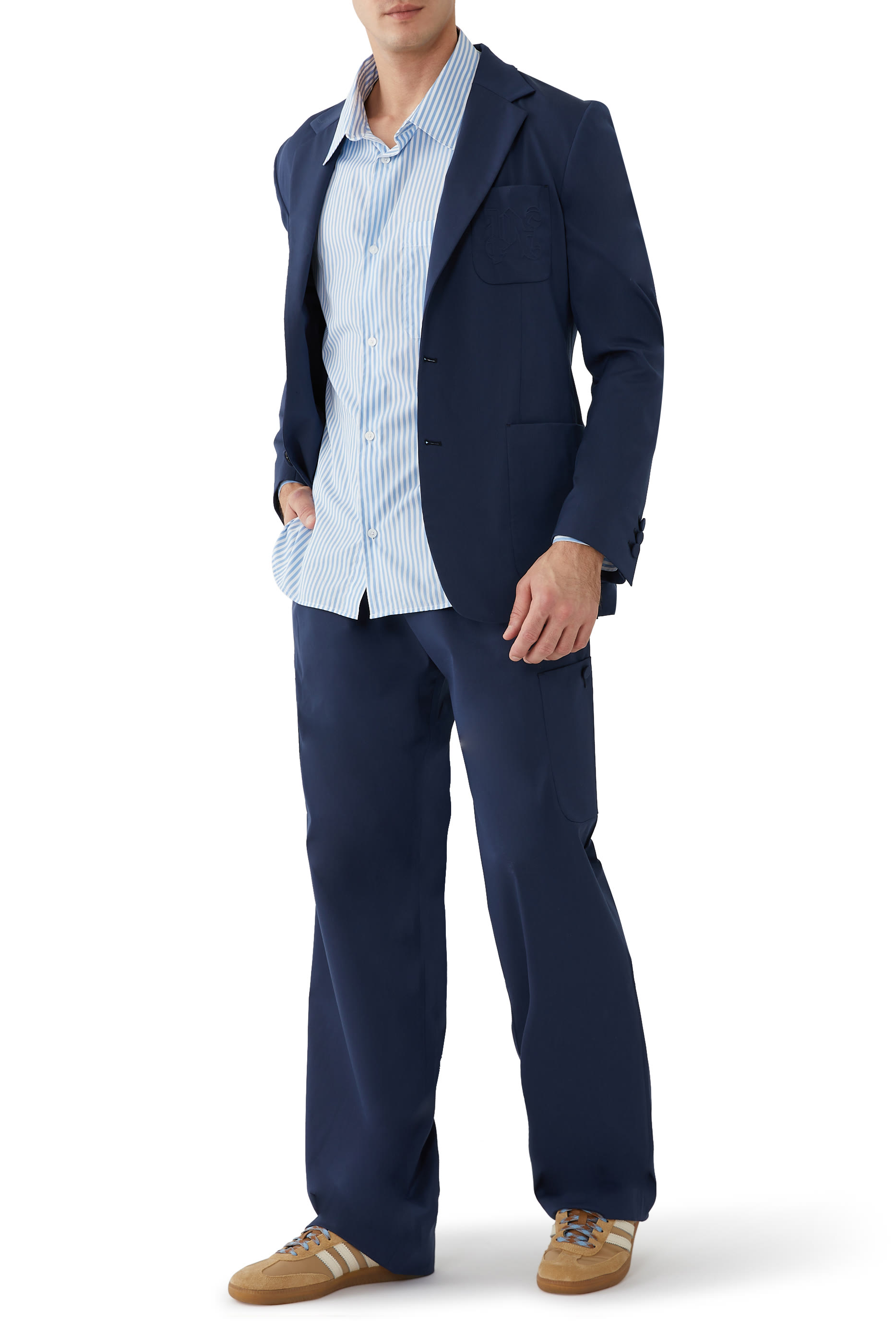 بنطال بقصة فضفاضة وشعار الماركة