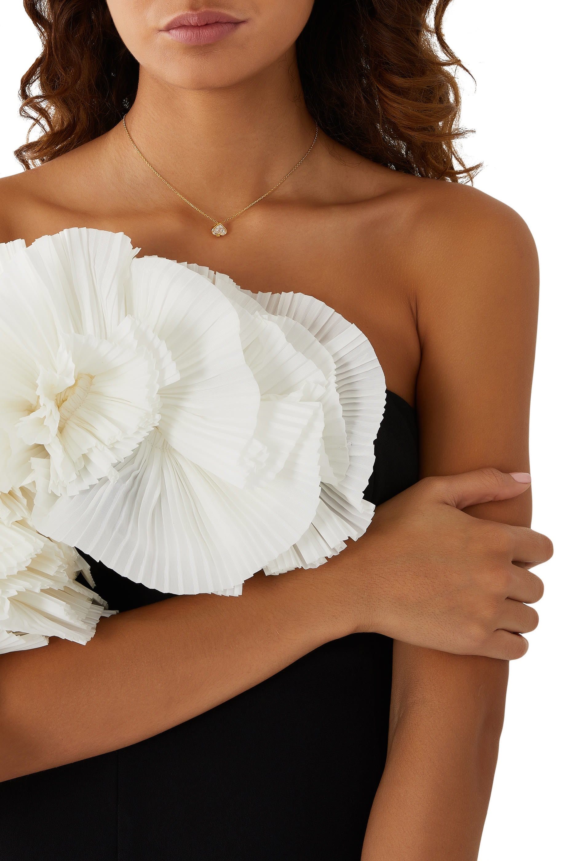 قلادة بدلاية صغيرة بتصميم قلب بستوني مميز للماركة