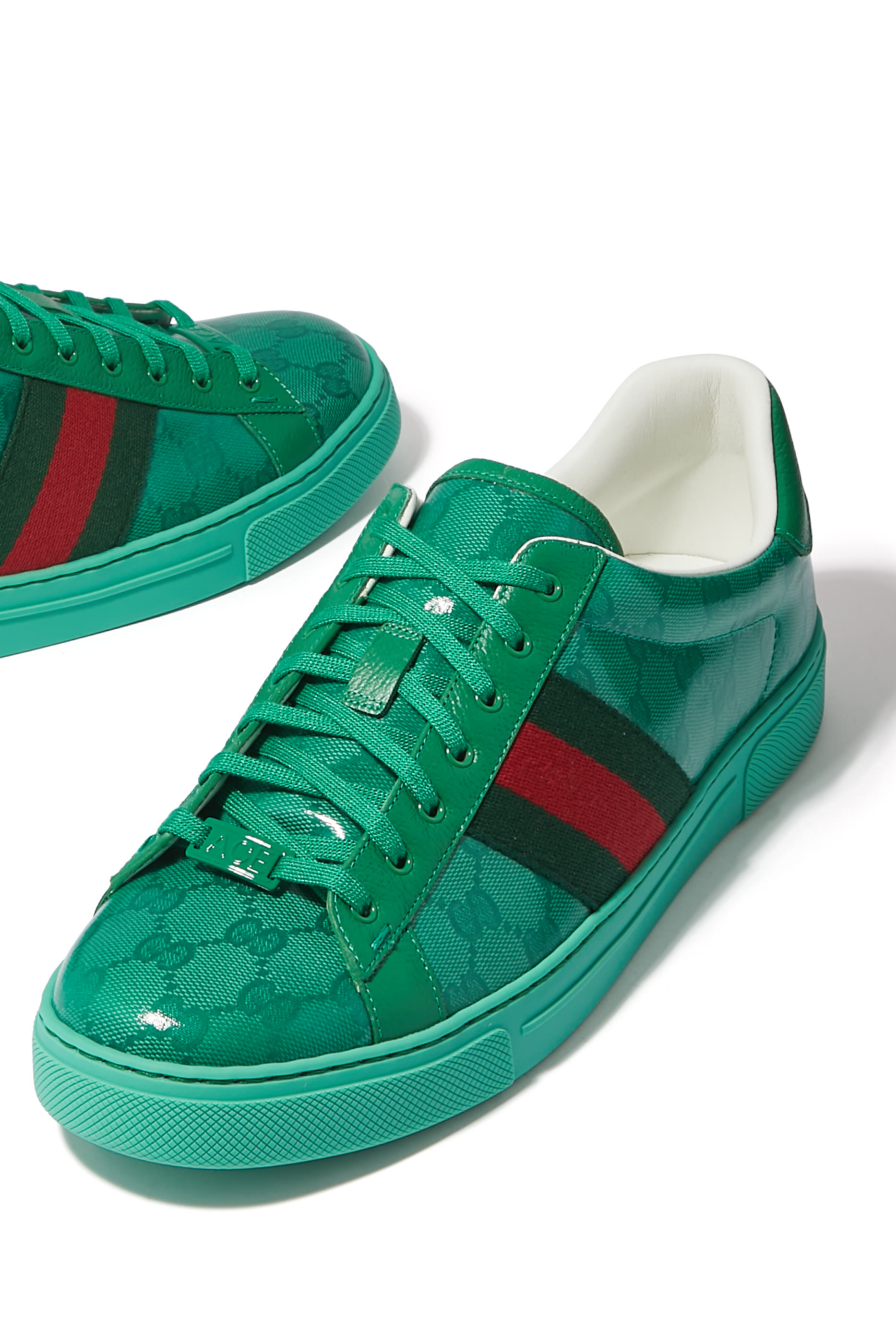 سنيكرز ايس مزين بكريستال ونقشة حرفي شعار الماركة قماش قنب