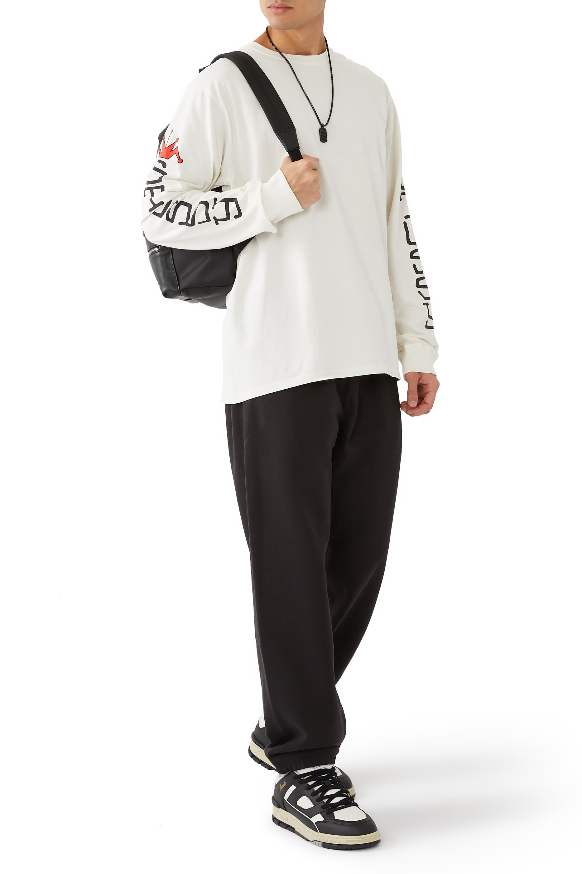 تيشيرت بأكمام طويلة بطبعات شعار كبير الحجم مصبوغ