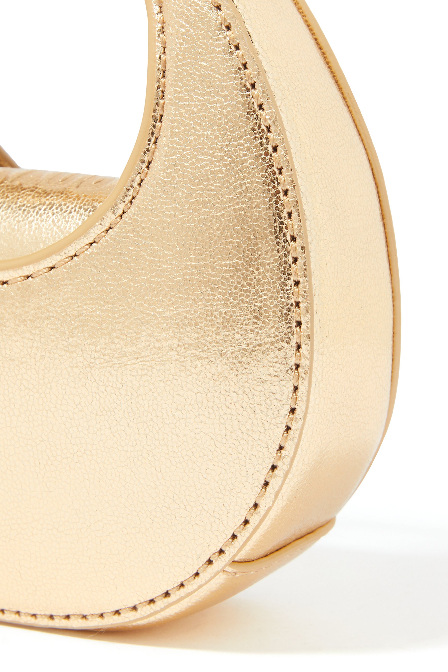 حقيبة صغيرة بتصميم نصف دائري