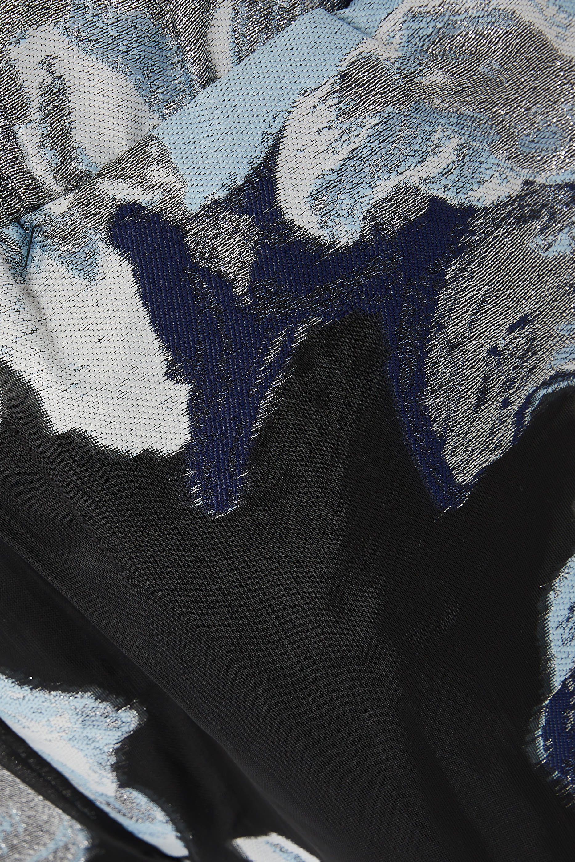 بنطال إسراء بقصة قصيرة