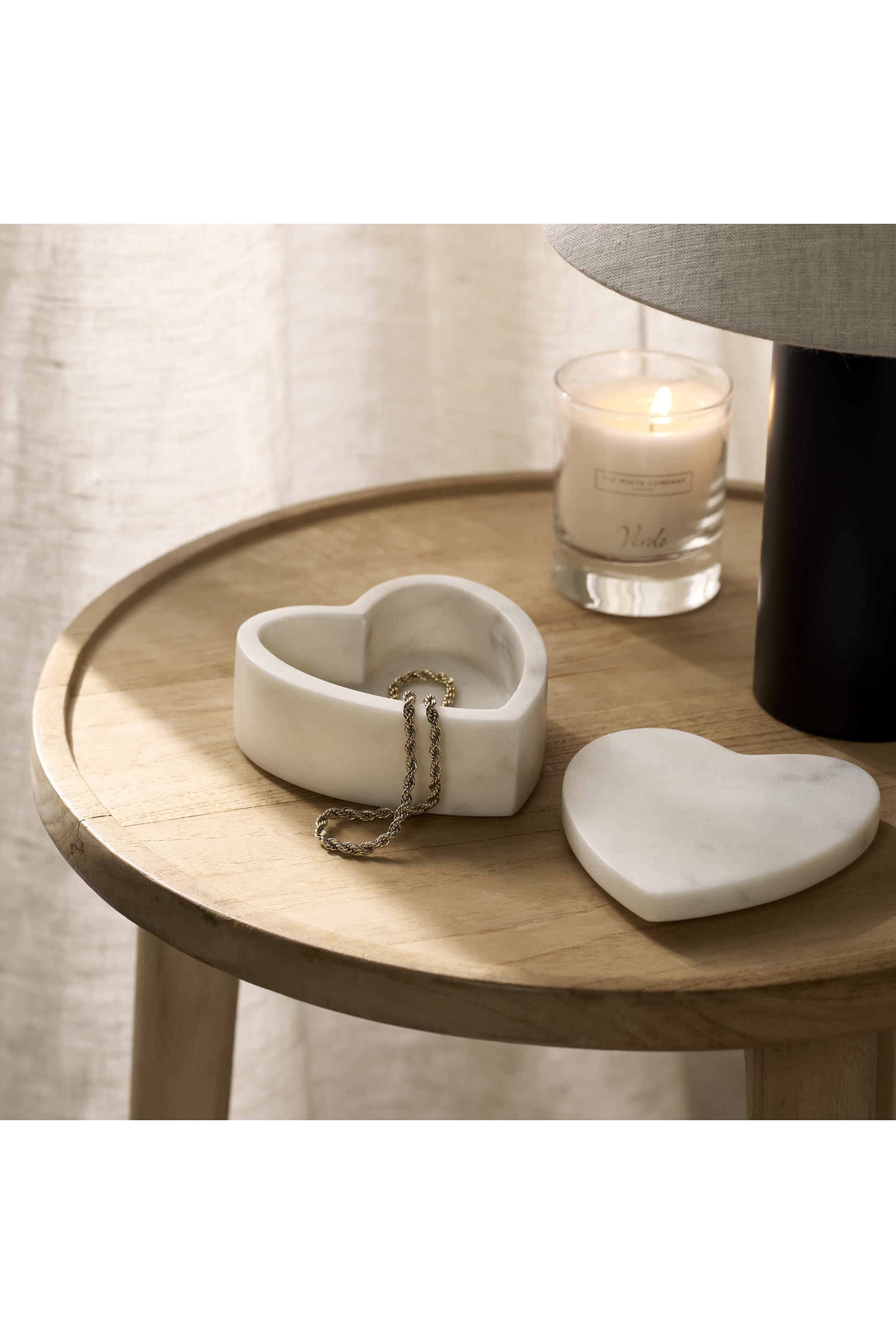 صندوق هدايا بتصميم قلب رخام