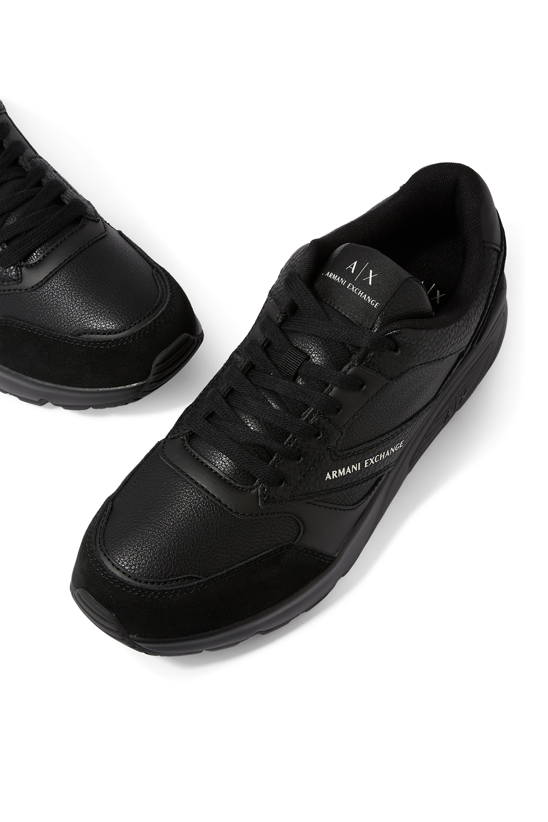 سنيكرز بتفاصيل بلون متباين