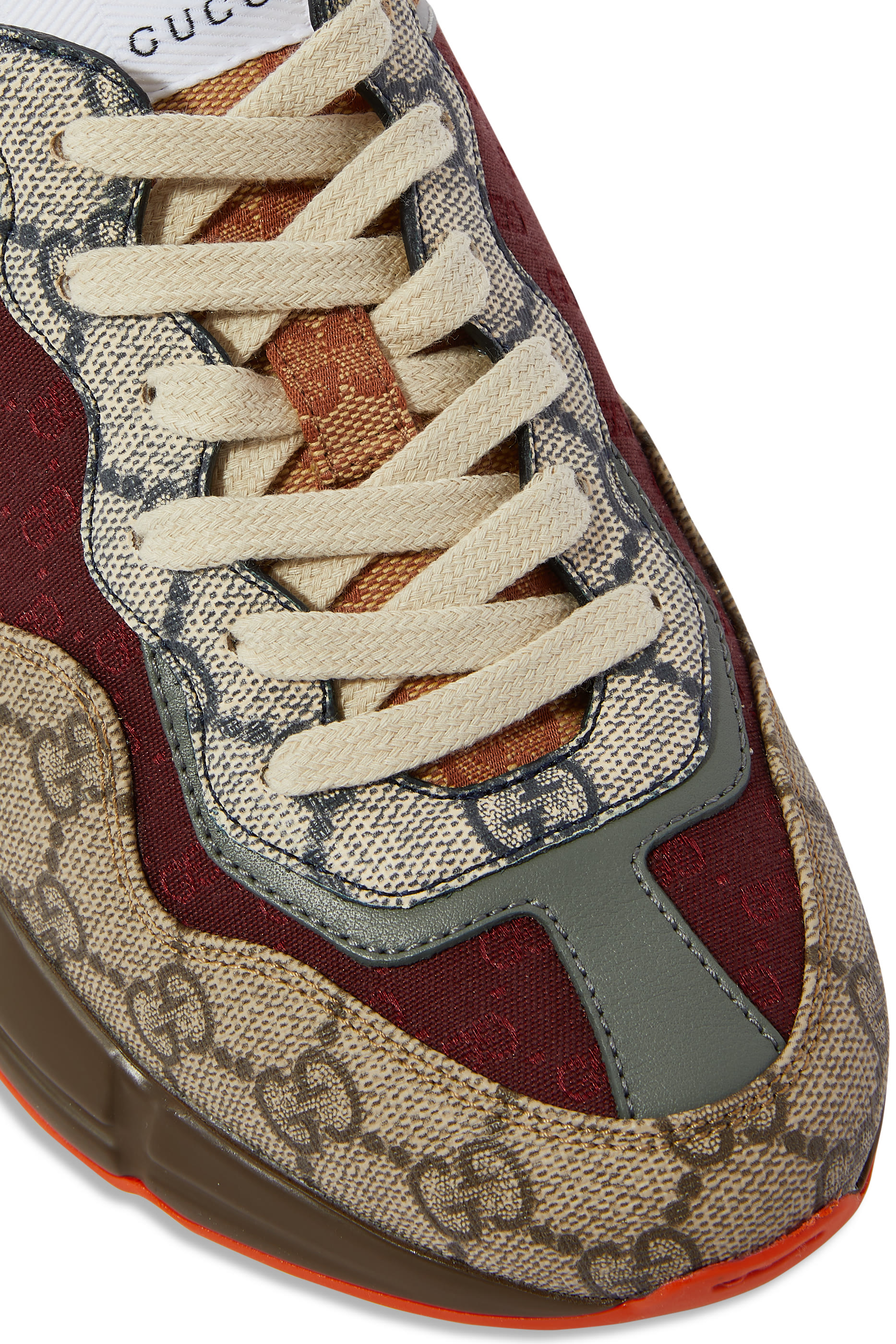 سنيكرز رايتون بنقشة شعار GG