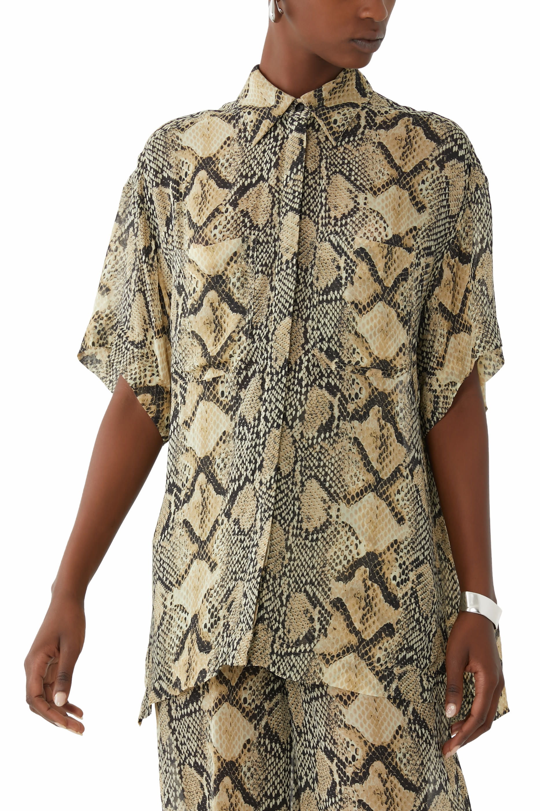 قميص هاديا بفتحات جانبية