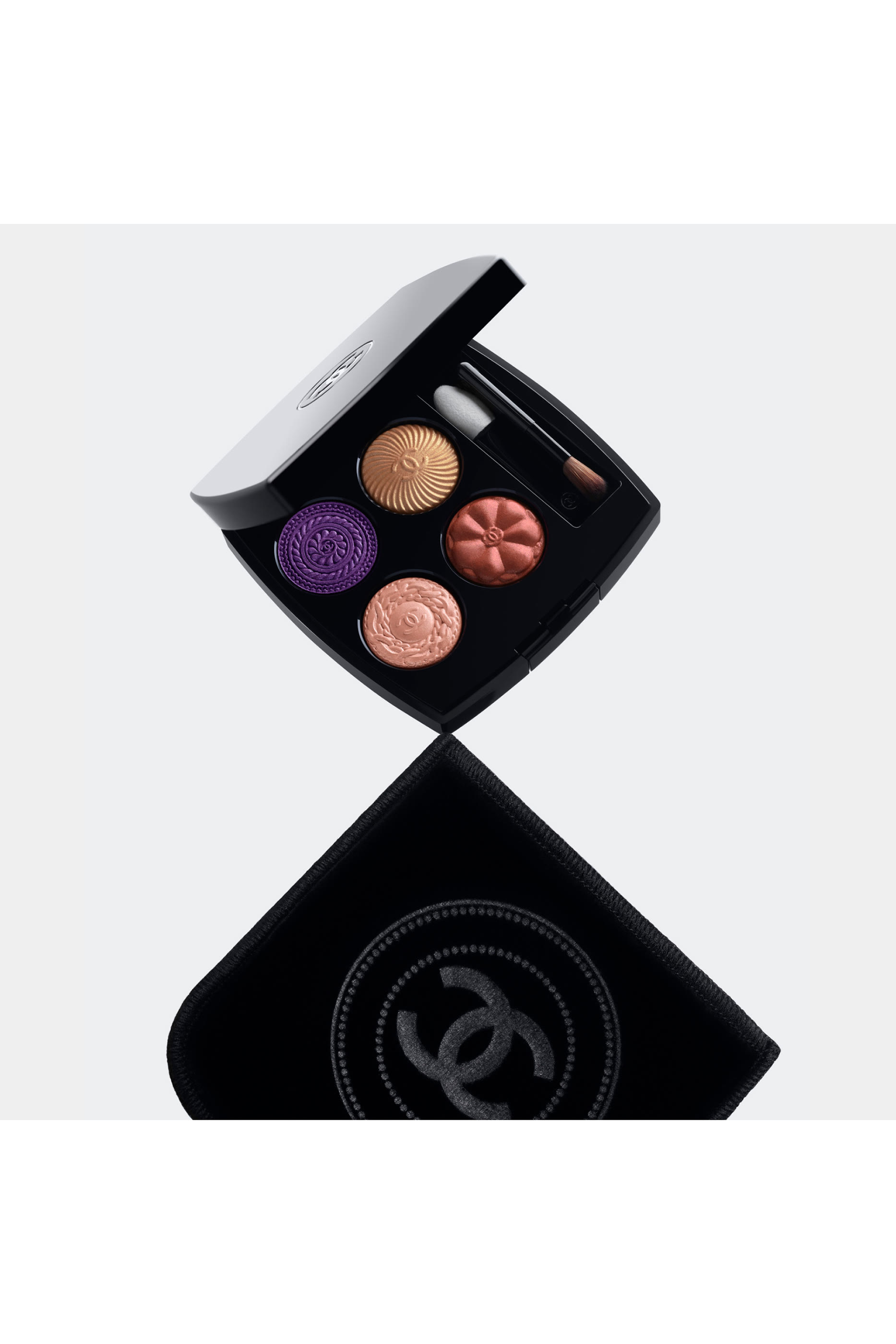 لوحة ظلال عيون Les 4 Ombres Boutons بأربعة ألوان بلمسات نهائية متنوعة