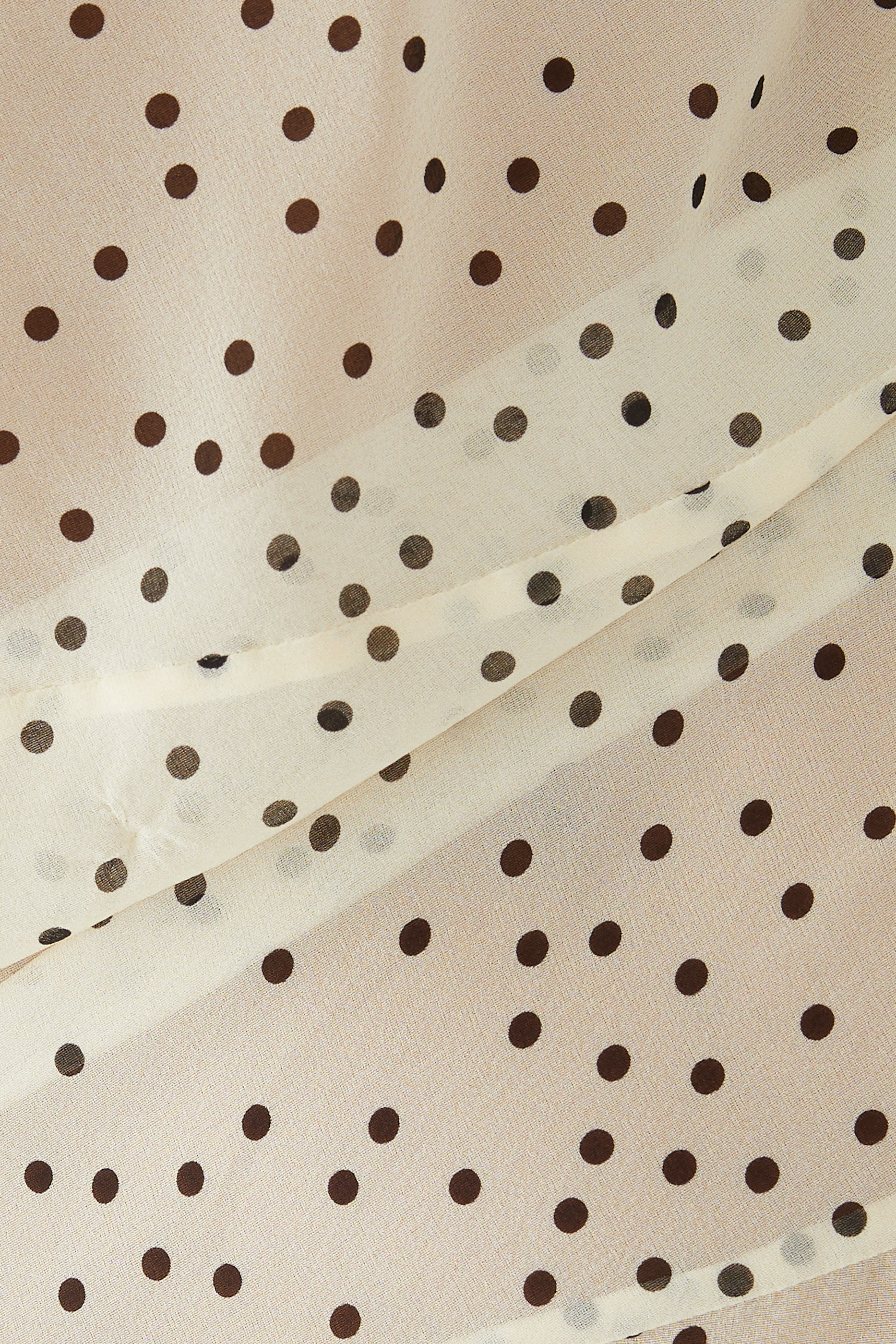 فستان قصير بأكمام منفوخة ونقشة نقاط