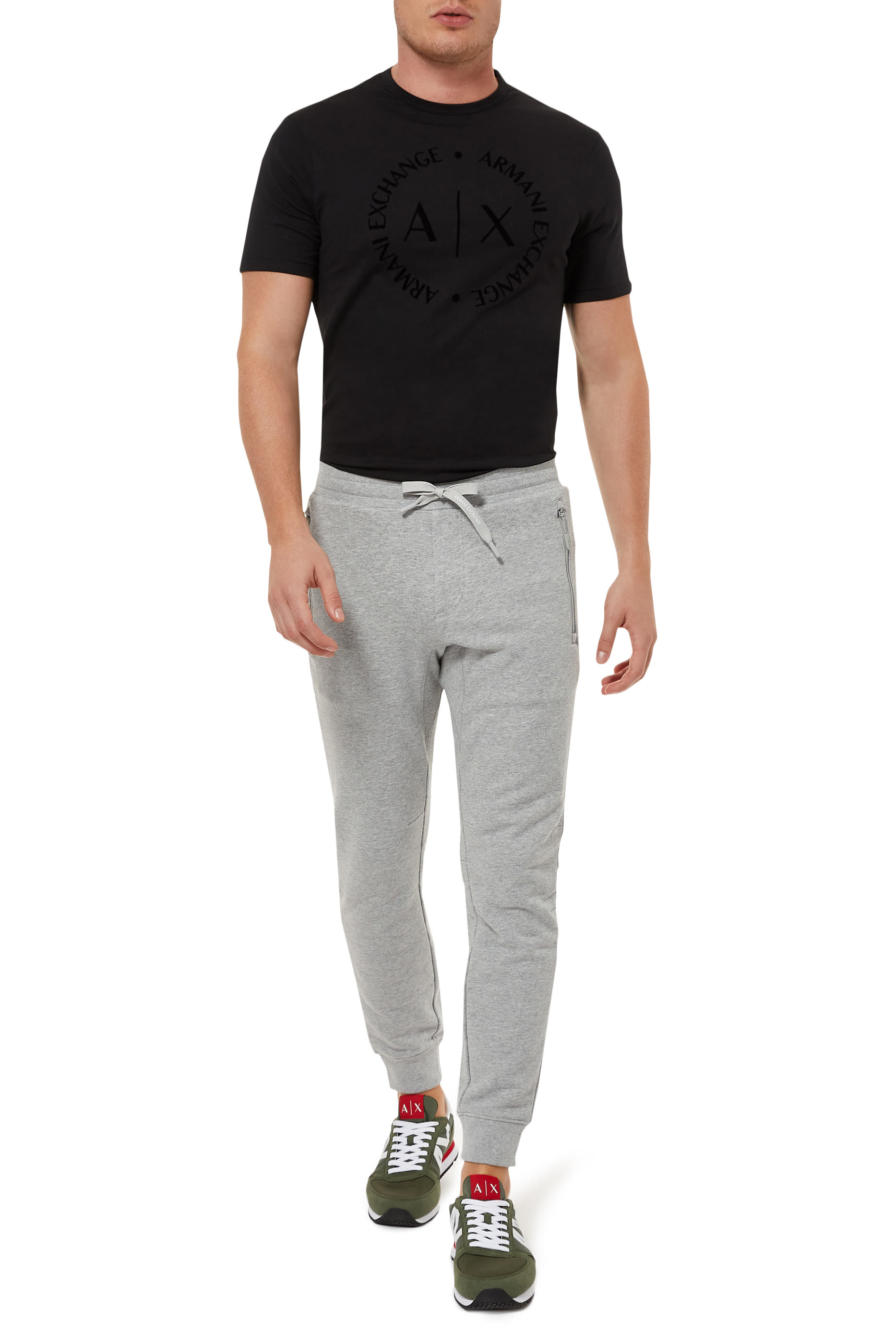 تي شيرت بشعار الماركة بتصميم دائري بنفس اللون