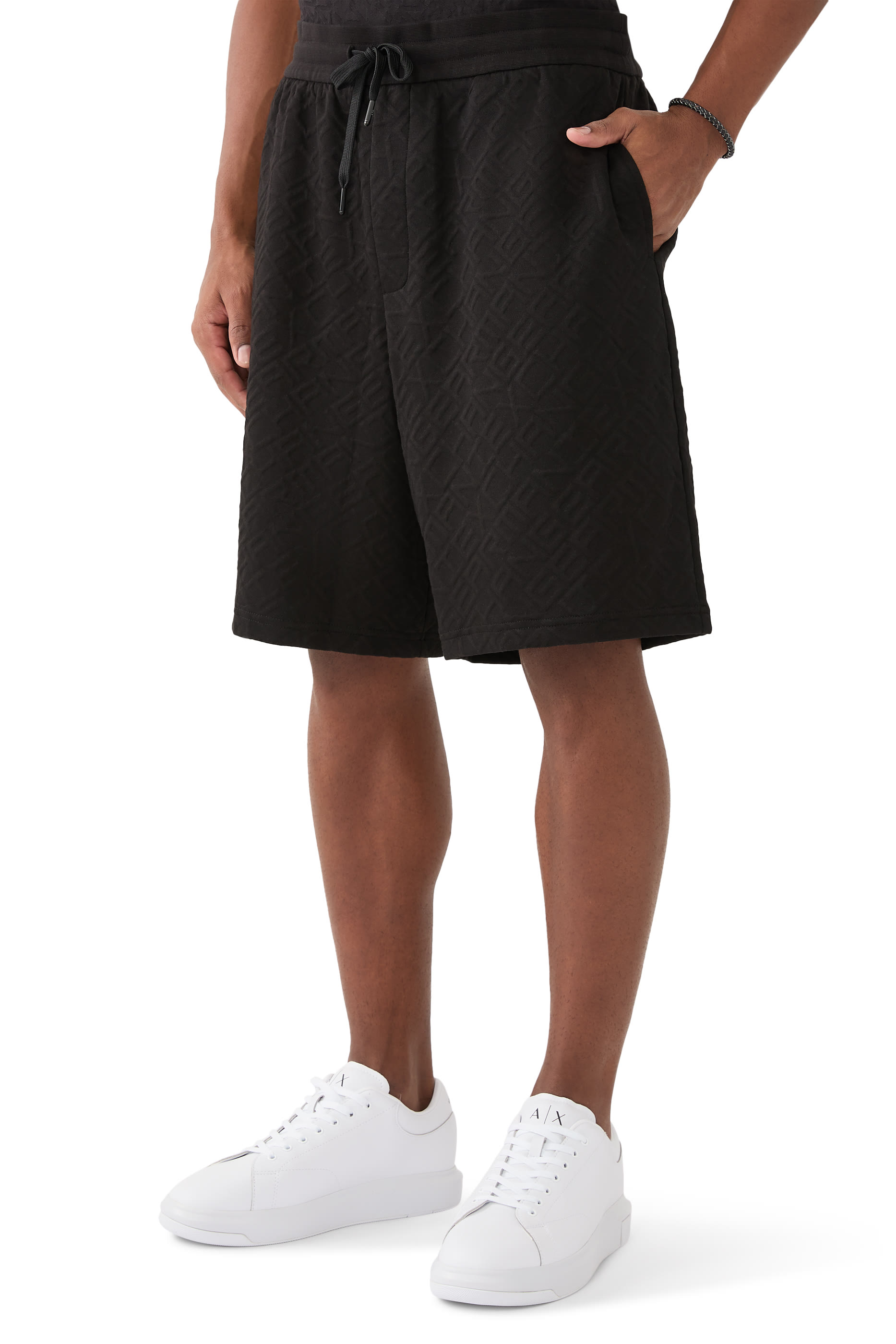 شورت بحروف شعار الماركة بالكامل