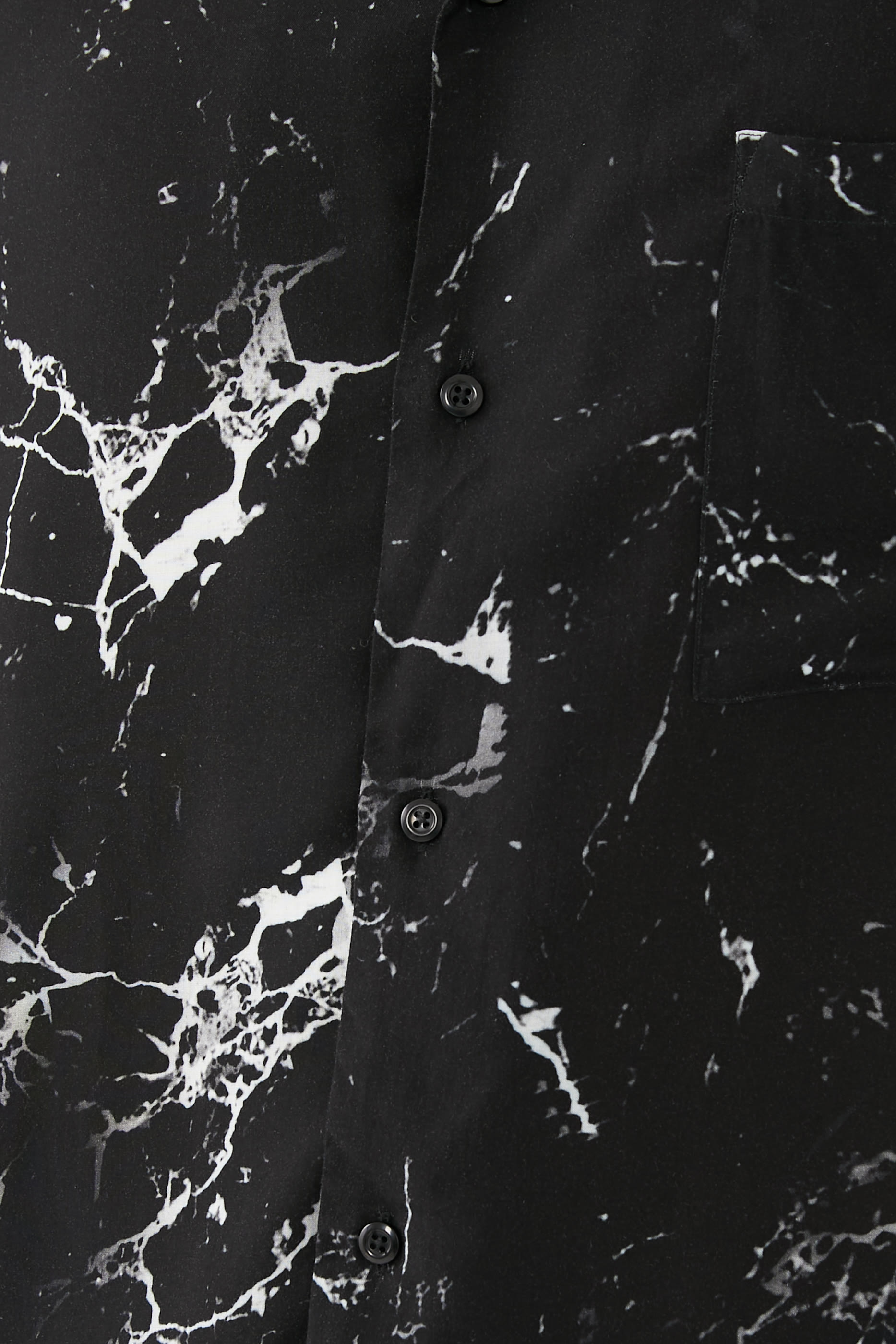 قميص بياقة مطوية