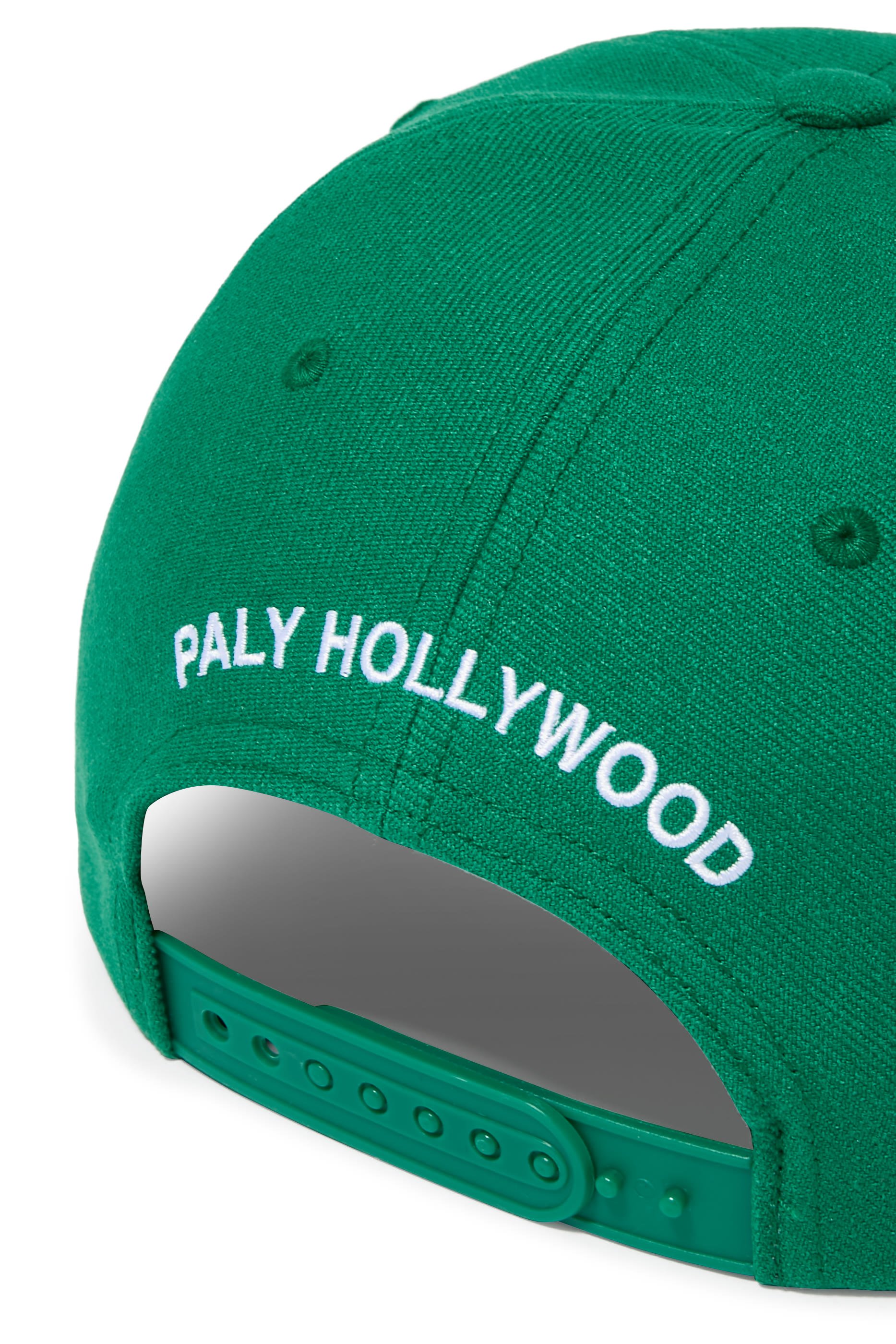 قبعة بخمسة أقسام مزينة بشعار الماركة