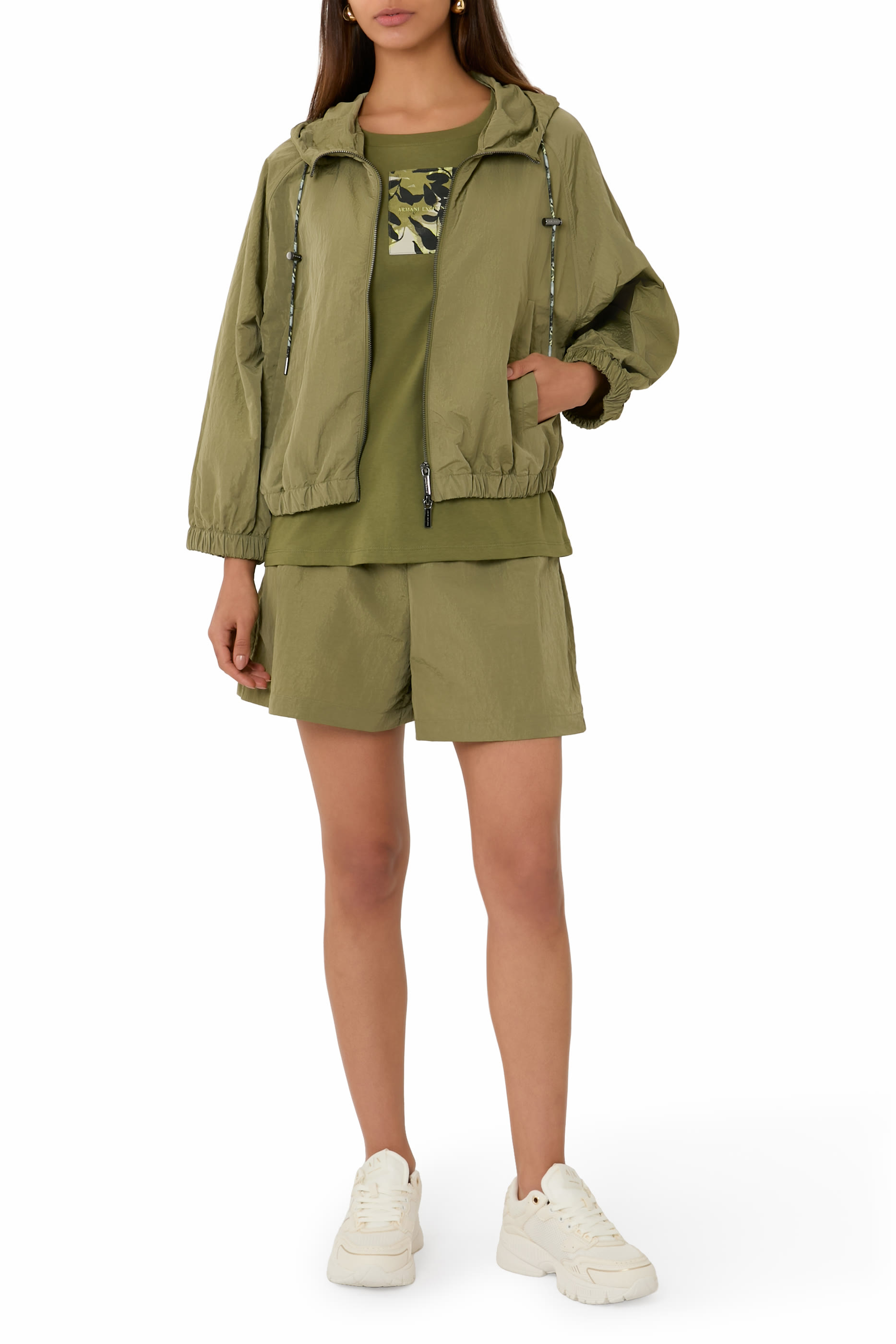 تيشيرت بقصة مريحة وطبعة شعار الماركة