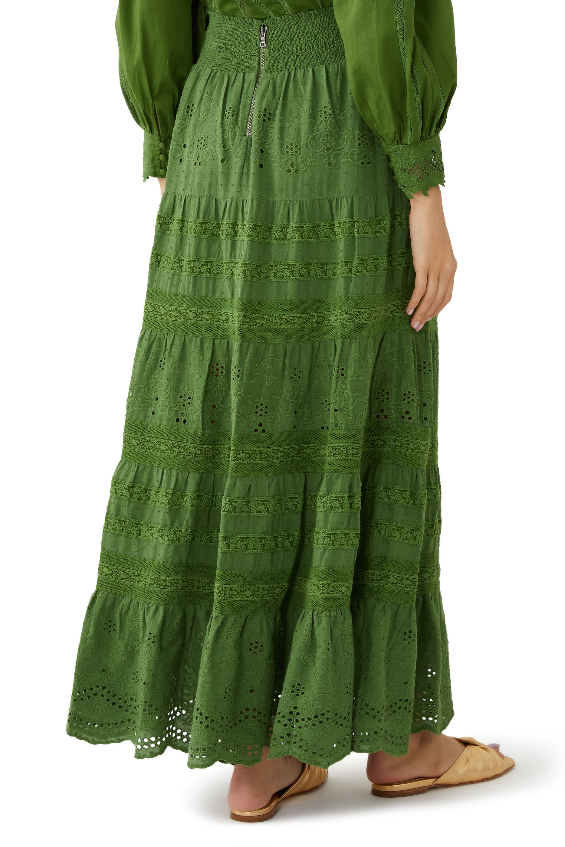 تنورة عائشة طويلة بطبقات